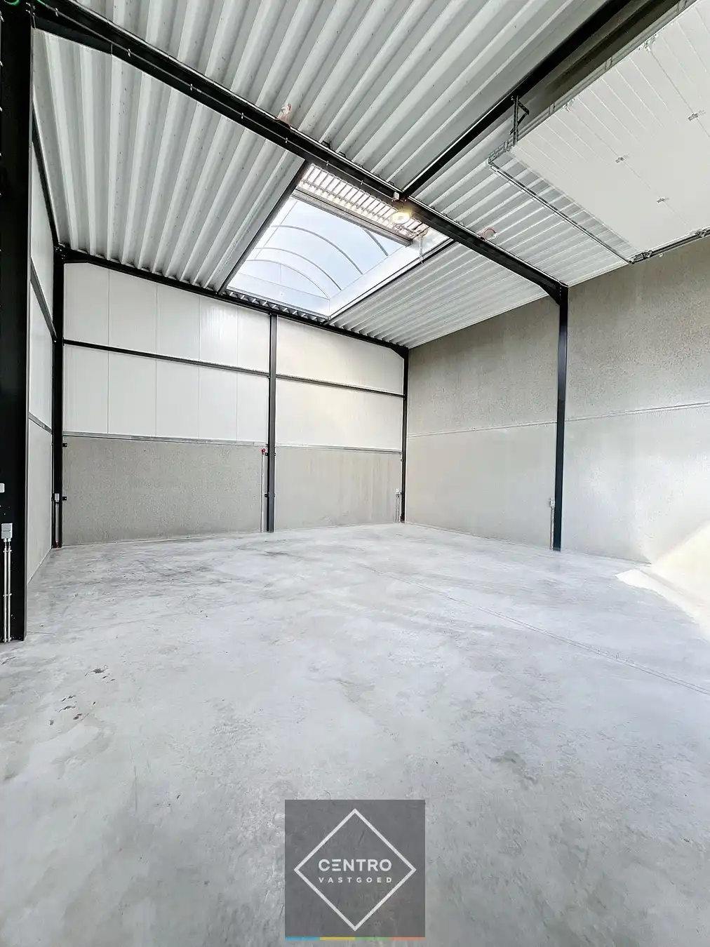 LOODS (132m²) voor OPSLAG inclusief private parkeerplaats voor de deur en vrije hoogte 6m op ambachtelijke zone te Ingelmunster. foto 11