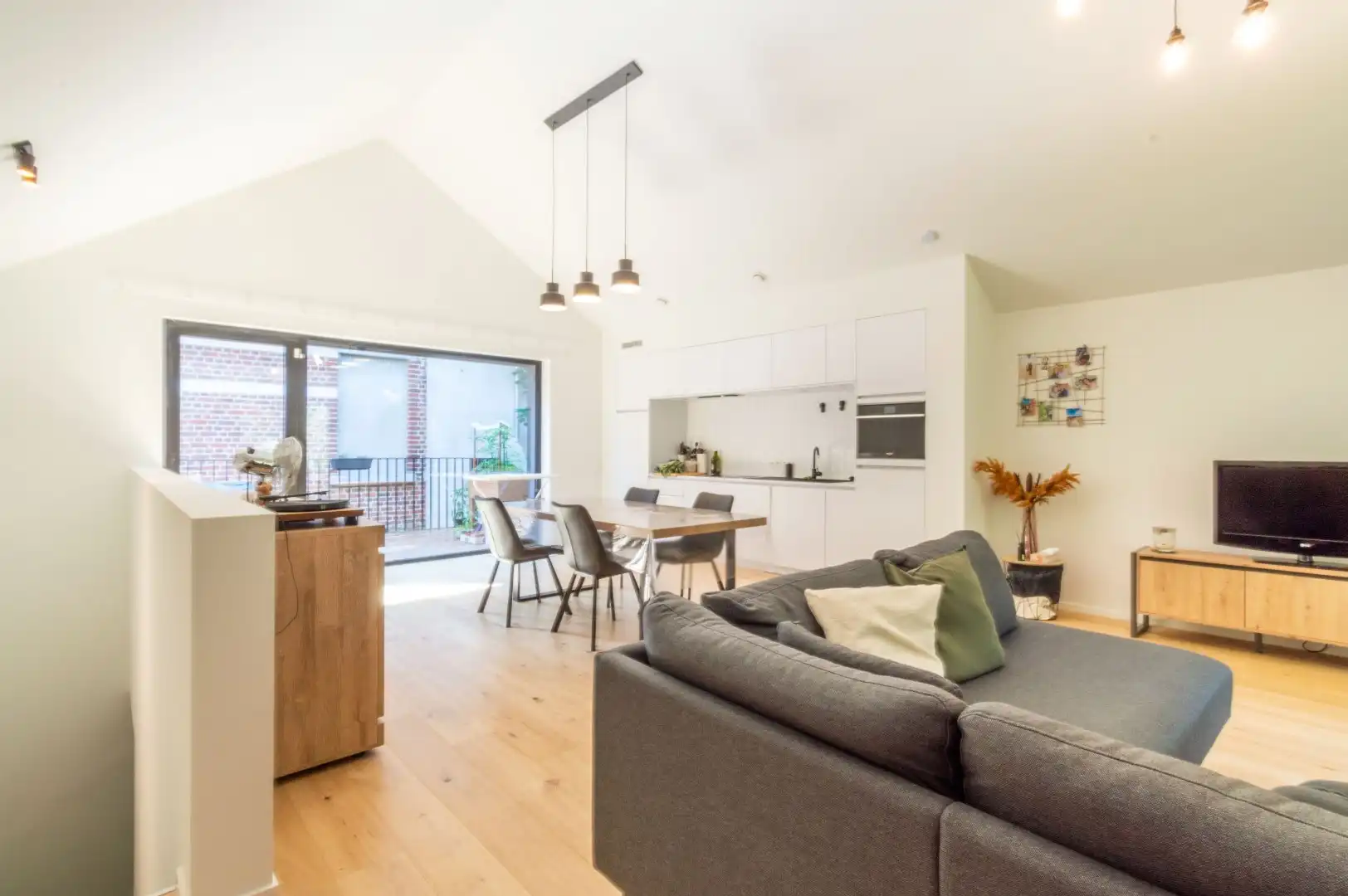 Een duplex-appartement / volledig huis volledig vernieuwd! foto {{pictureIndex}}