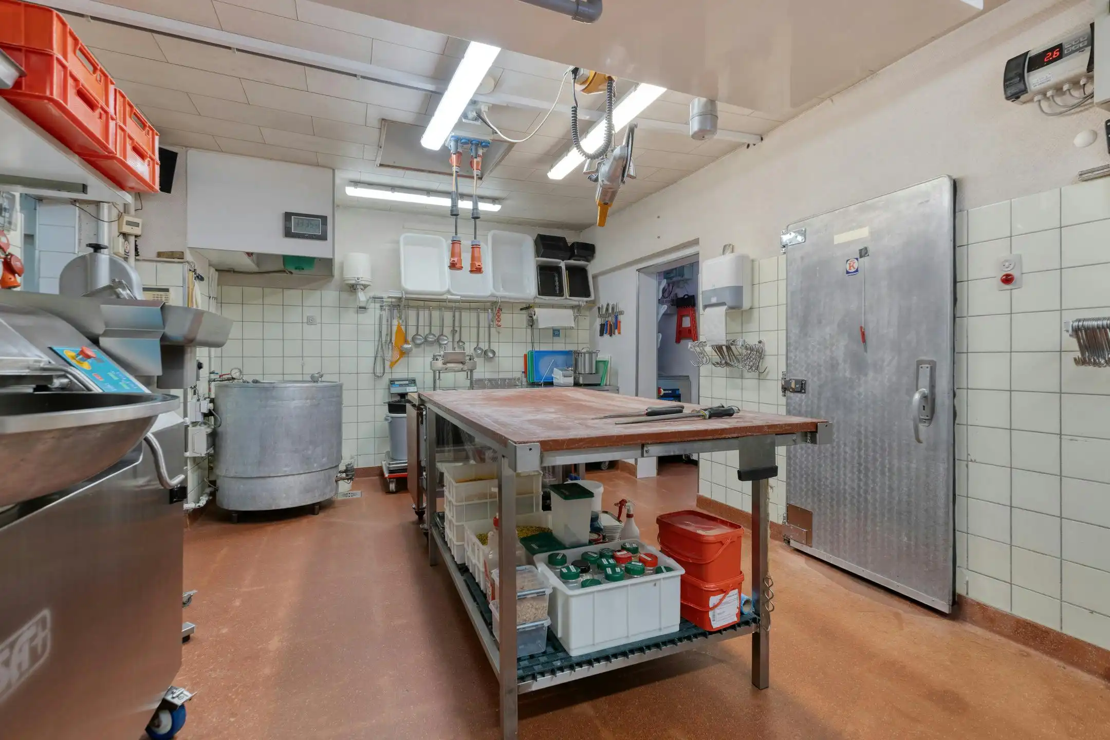 Zeer goed onderhouden handelshuis met handelsruimte en magazijn in centrum Overpelt te koop foto 5