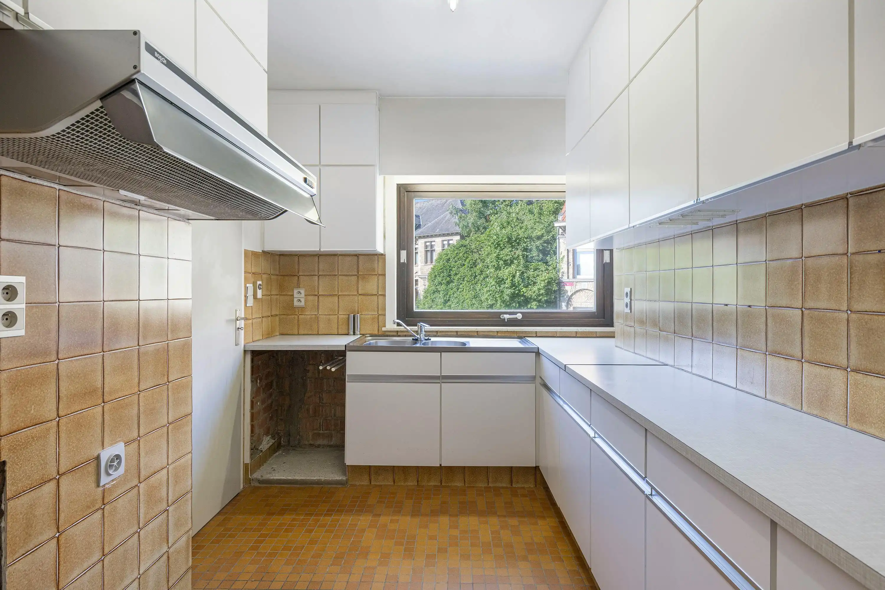 Appartement te koop met 2 kamers, terras en garage in Ieper foto 7