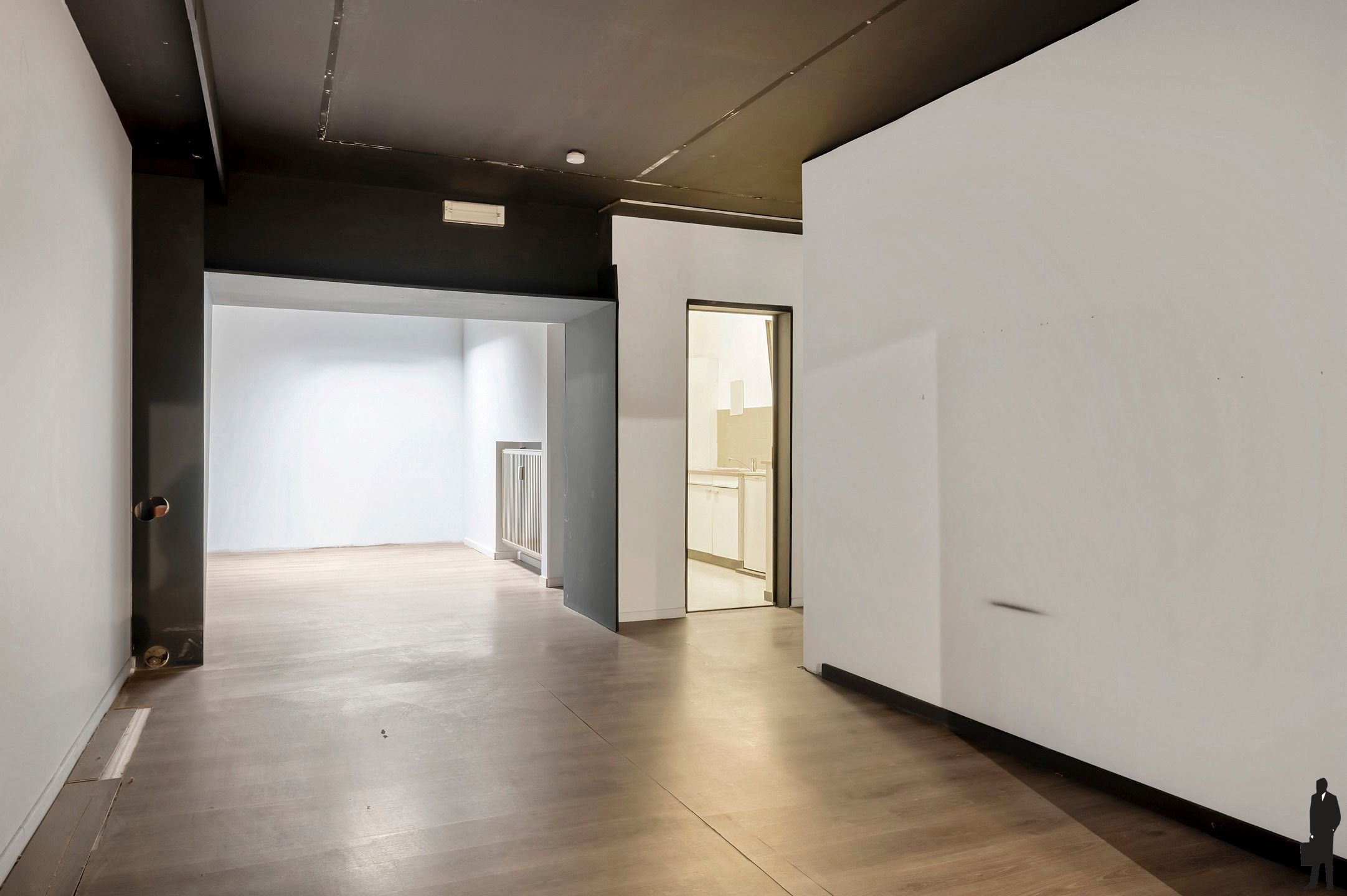 Ruim gelijkvloers handelspand met een oppervlakte van 180m² foto 11