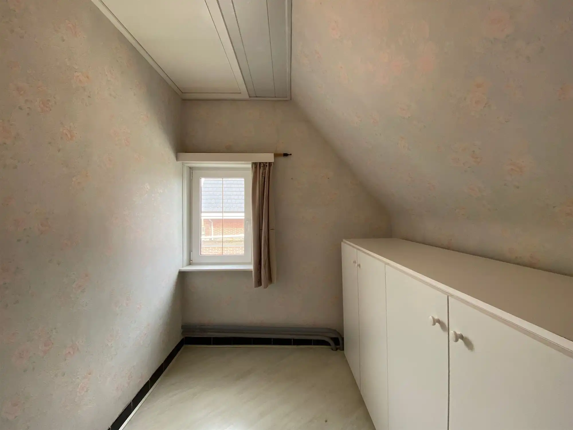 Charmante open bebouwing met 3 slaapkamers, grote garage en zonnepanelen foto 20