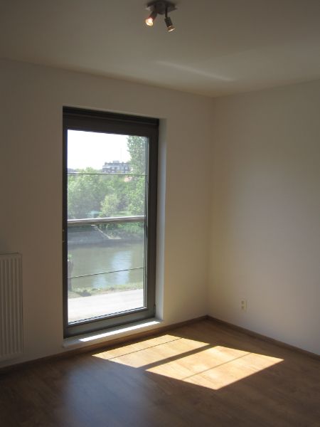 Zonnig, centraal gelegen appartement met 2 slaapkamers en ruim terras (12 vkm) met zicht op de Leie foto 11