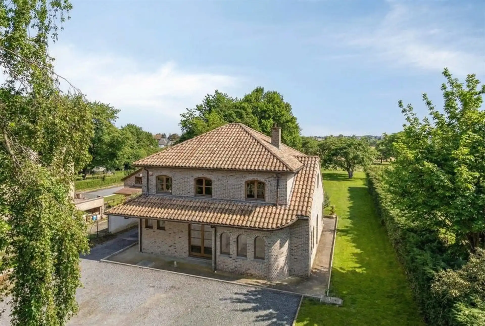 Instapklare villa met 4 slaapkamers, grote tuin en absolute privacy foto {{pictureIndex}}