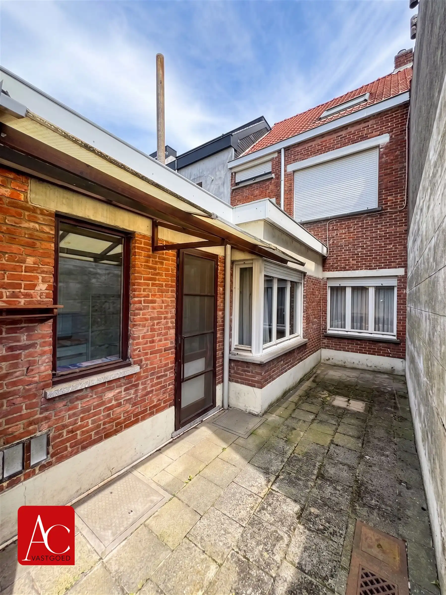 Goed gelegen woning met tuin ter renovatie foto 9
