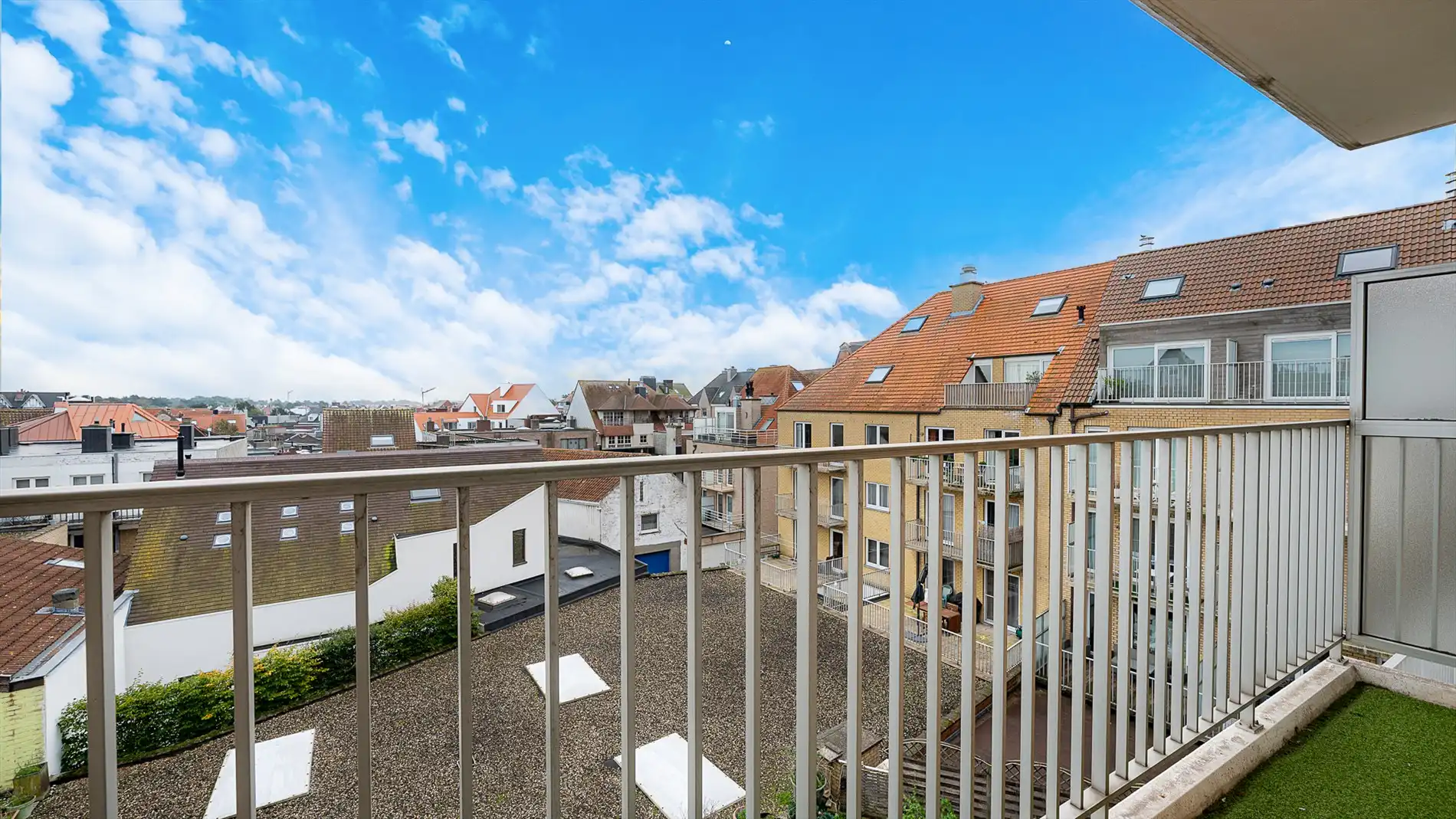 Ruim, breed appartement (105m²) te koop foto 22