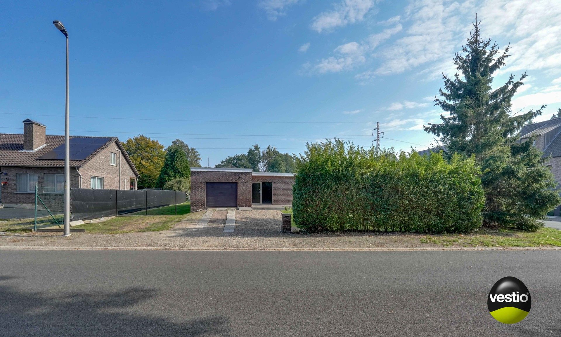 GELIJKVLOERSE BUNGALOW BOORDEVOL POTENTIEEL foto 24