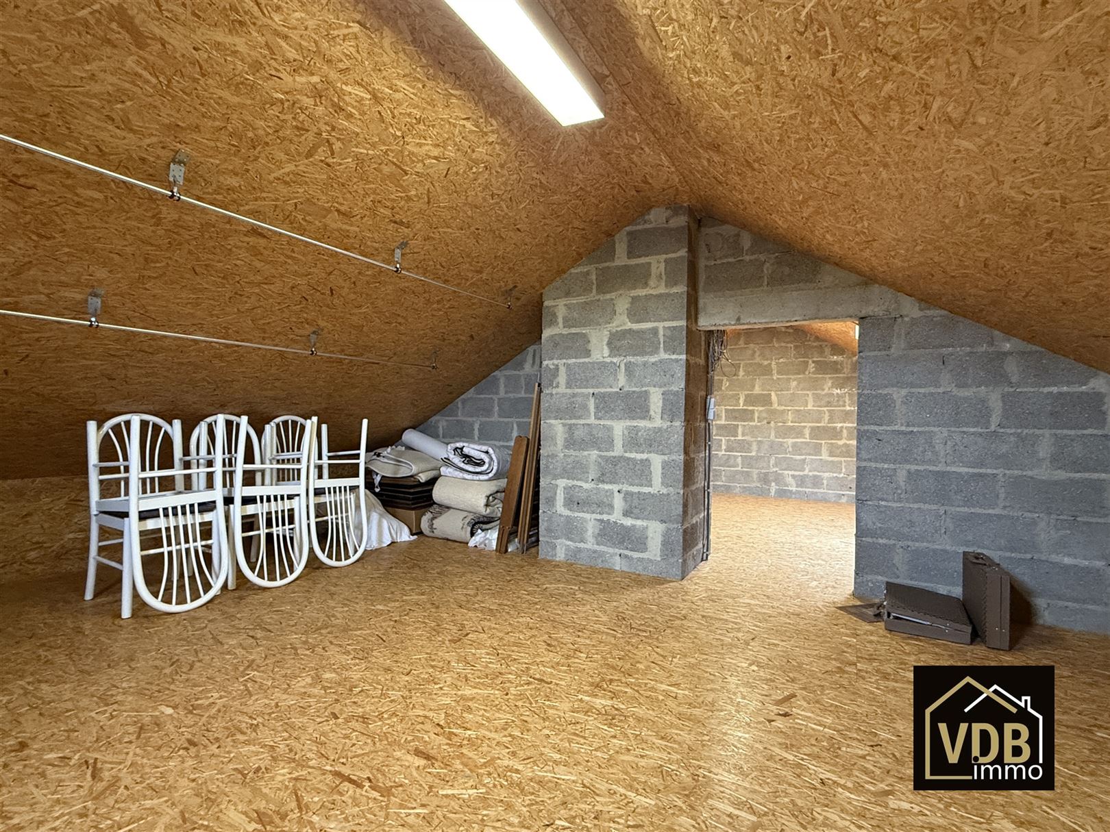 Instapklare halfopen bebouwing met 3 slaapkamers foto 69