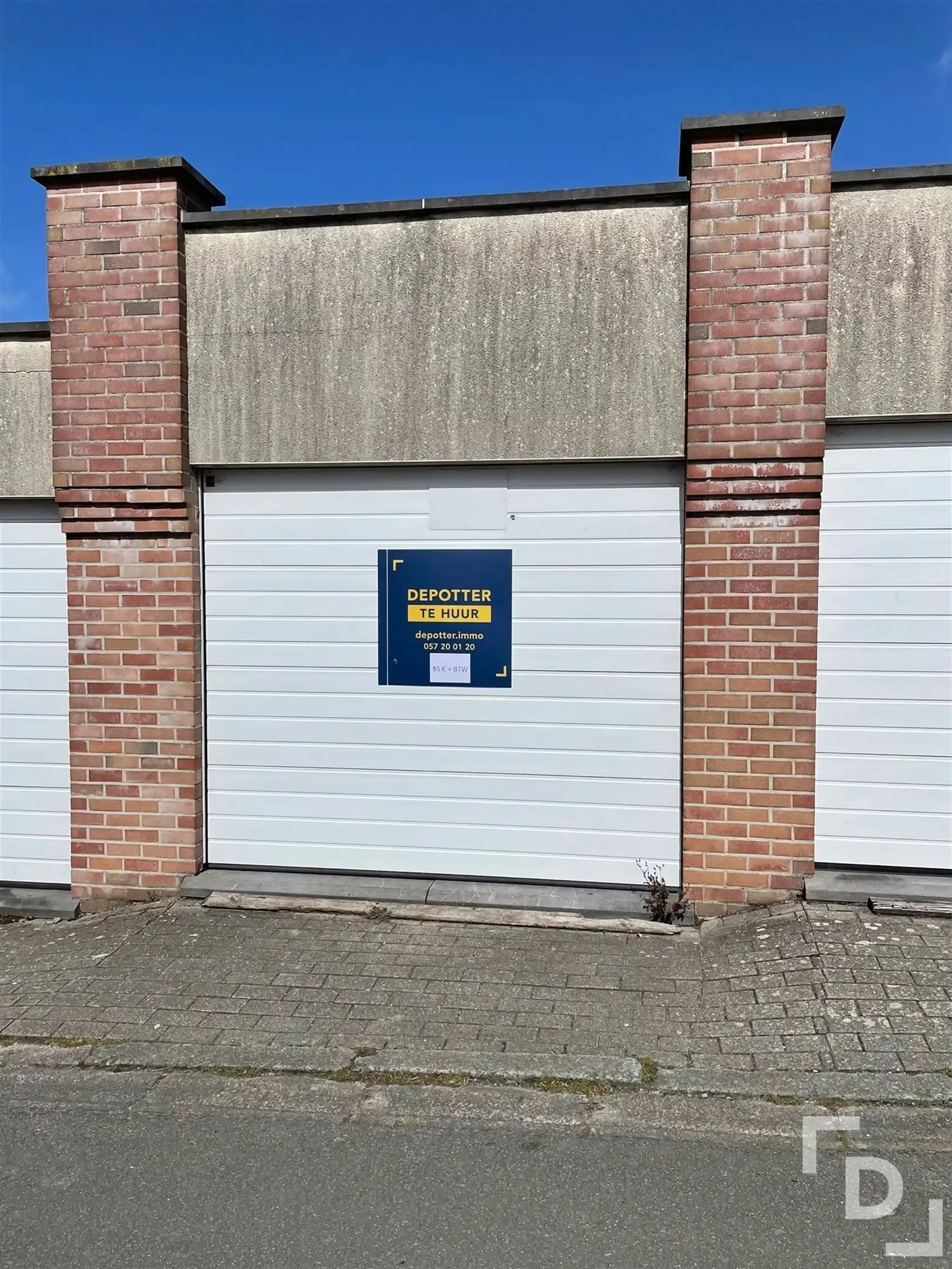Garagebox centrum Ieper te huur foto {{pictureIndex}}