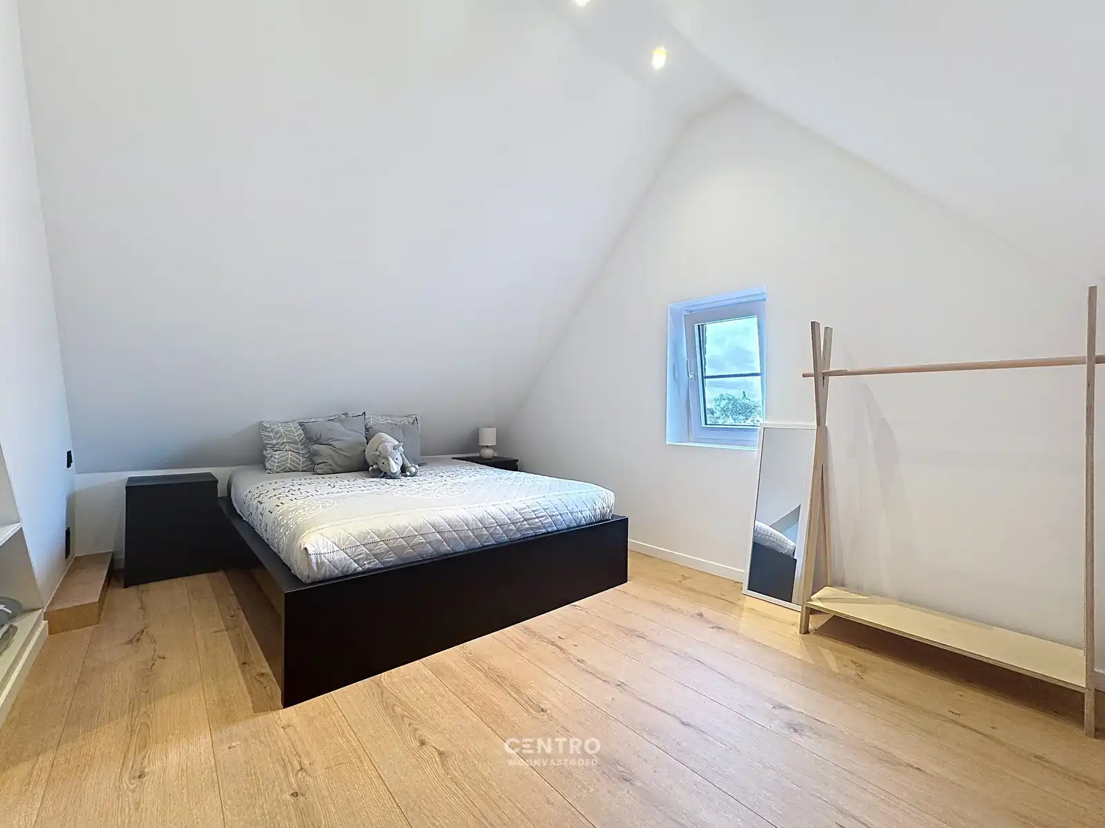 GERENOVEERDE VILLA  met 5 slpks, opslagruimte en ZUIDgerichte tuin! foto 24