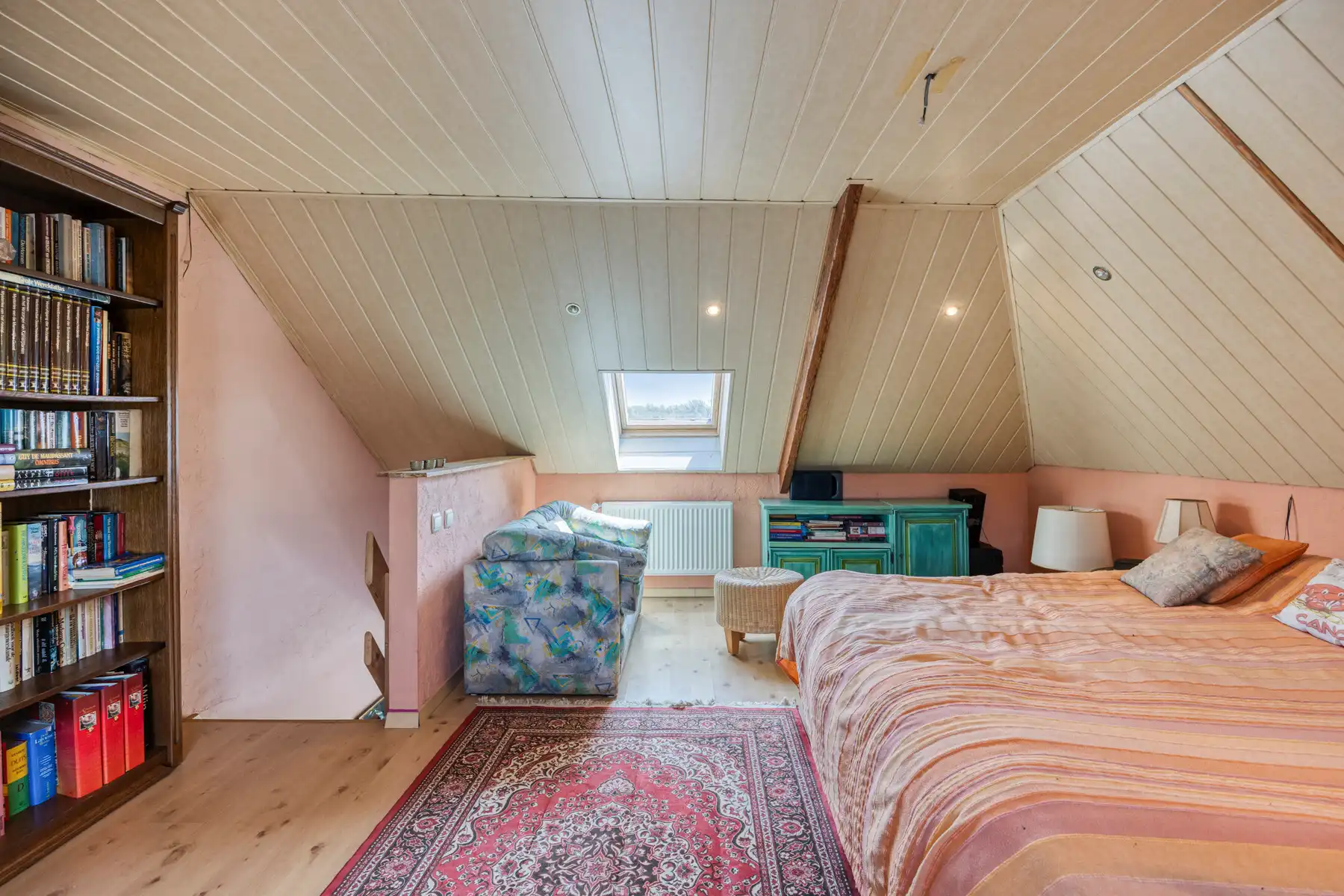 Degelijke 3-gevel met drie slaapkamers, tuin en garage foto 16