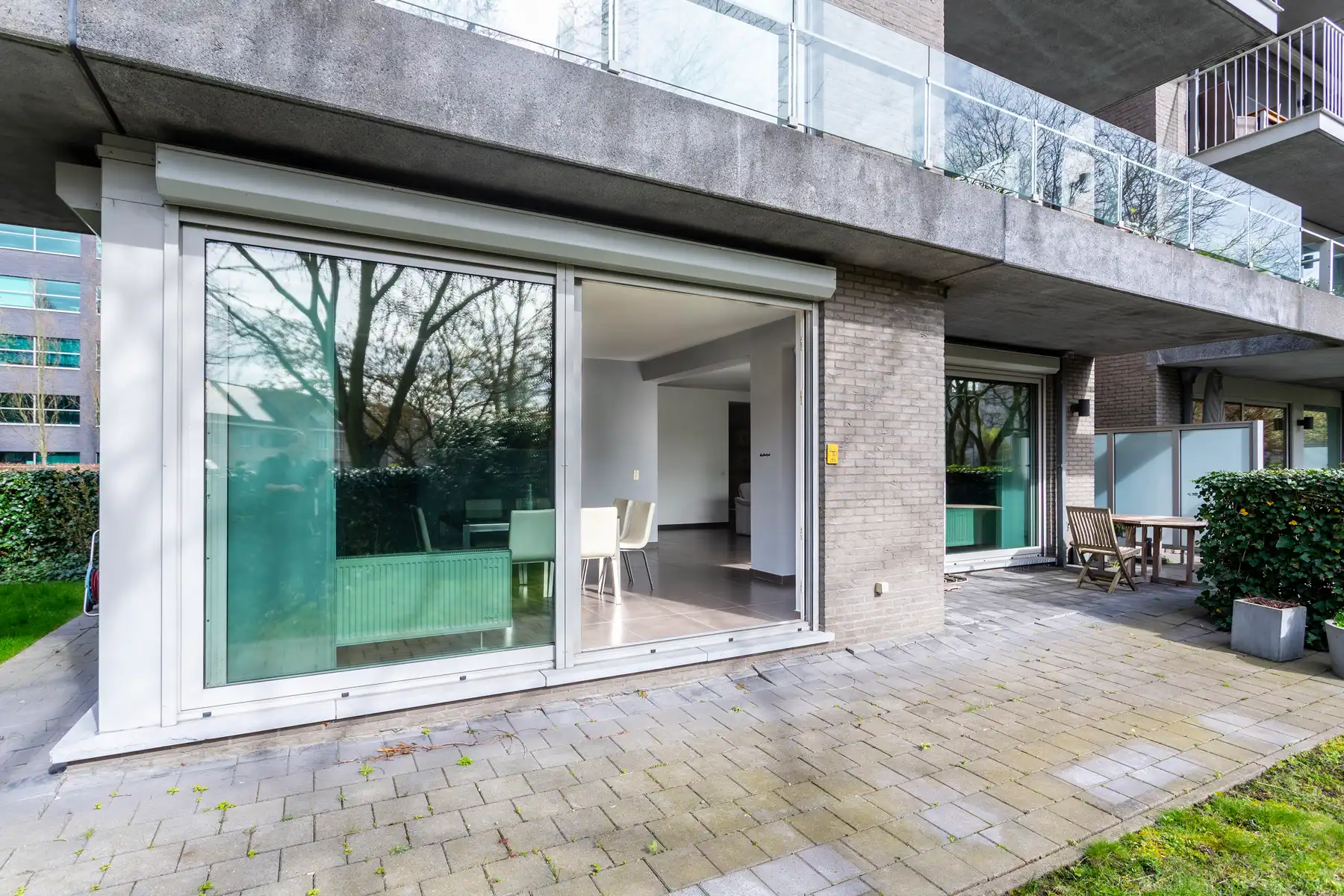 Instapklaar 3-slaapkamerappartement met tuin te Berchem foto 7