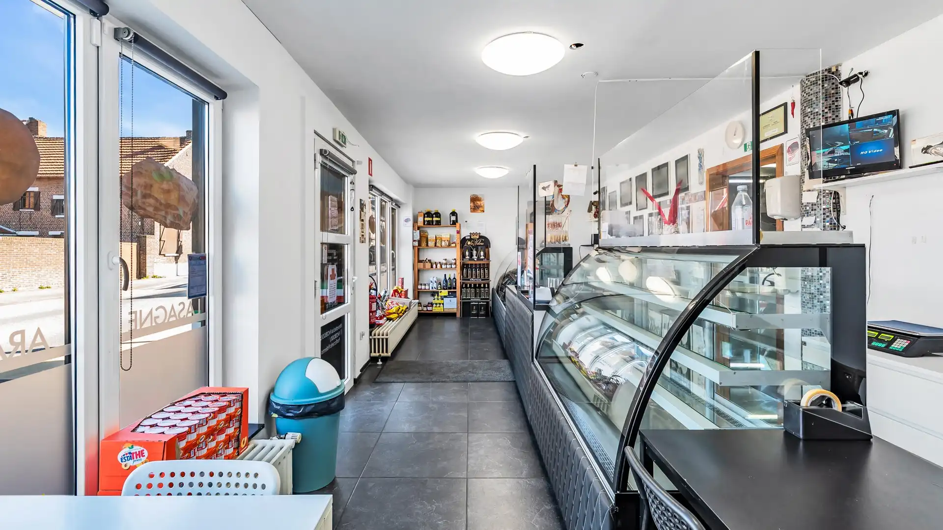 Wonen boven je zaak? Ontdek deze instapklare opportuniteit in het hart van Maasmechelen foto 4