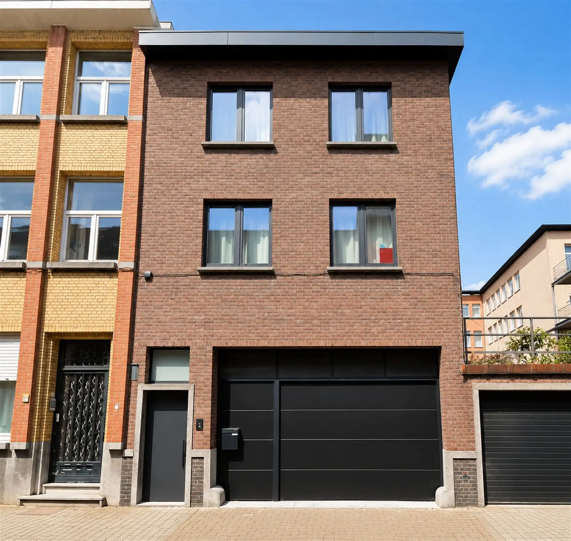 Huis met 3 slaapkamers, garage en terras in Mechelen foto {{pictureIndex}}