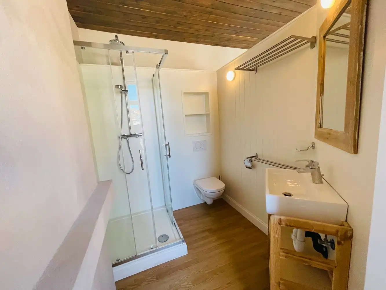 Op steenworp van Brugge centrum, INSTAPKLAAR CHARMANT ENERGIEZUINIG RUIM BURGERHUIS met MOOIE GROTE TUIN , 3 SLPKS en 3  badkamers foto 17