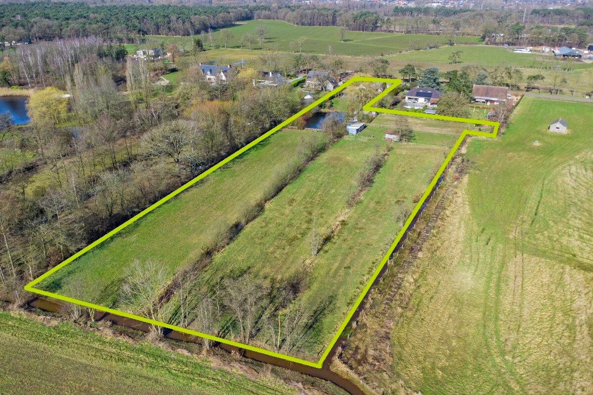 Goed onderhouden ruim ingedeelde woning op 11.725 m². foto 2