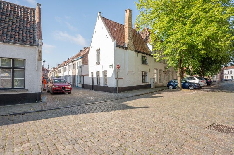 Charmante woning met drie slaapkamers in centrum Brugge! foto {{pictureIndex}}