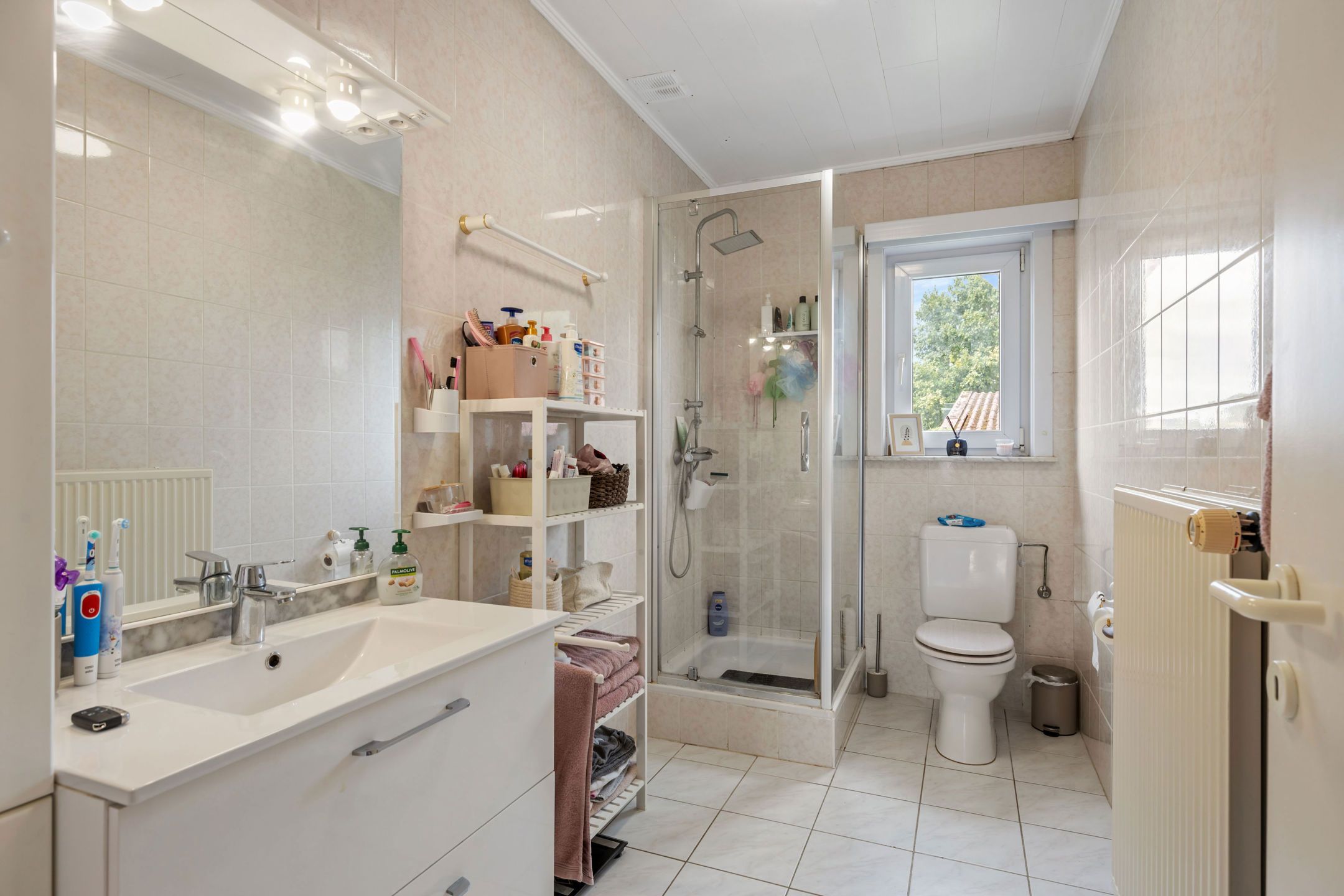 Bel-etage met 3 garages en tuin in het centrum van Bever foto 13