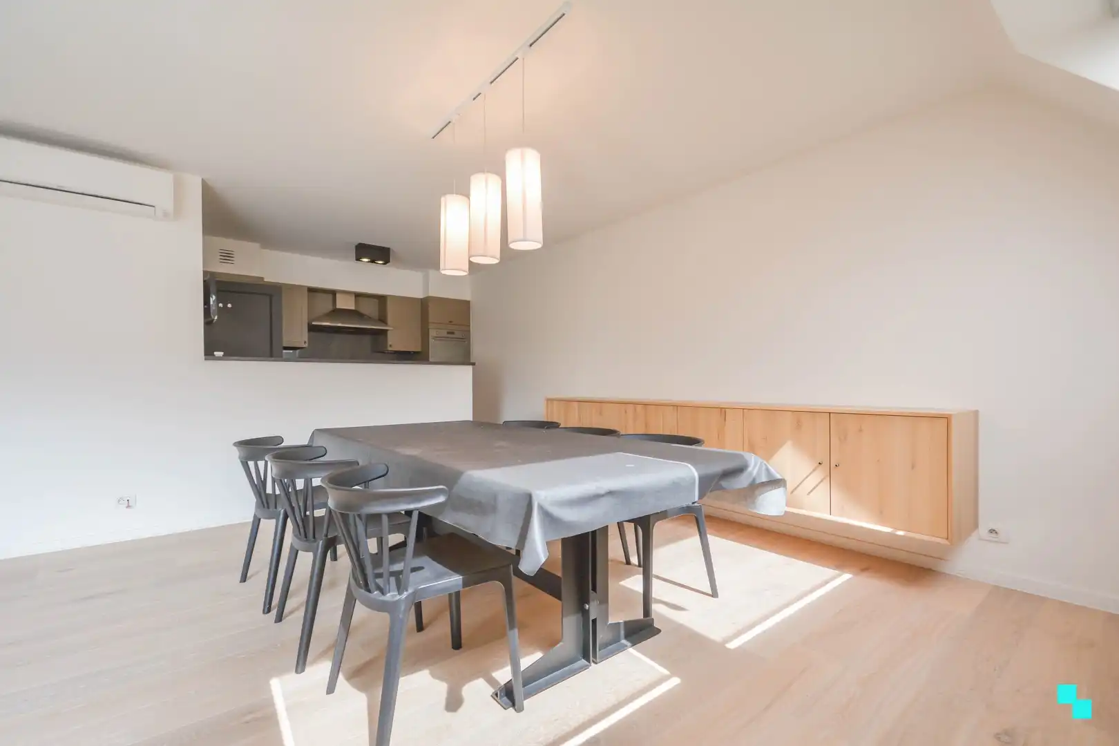 Ruim, instapklaar appartement nabij centrum Emelgem foto 8