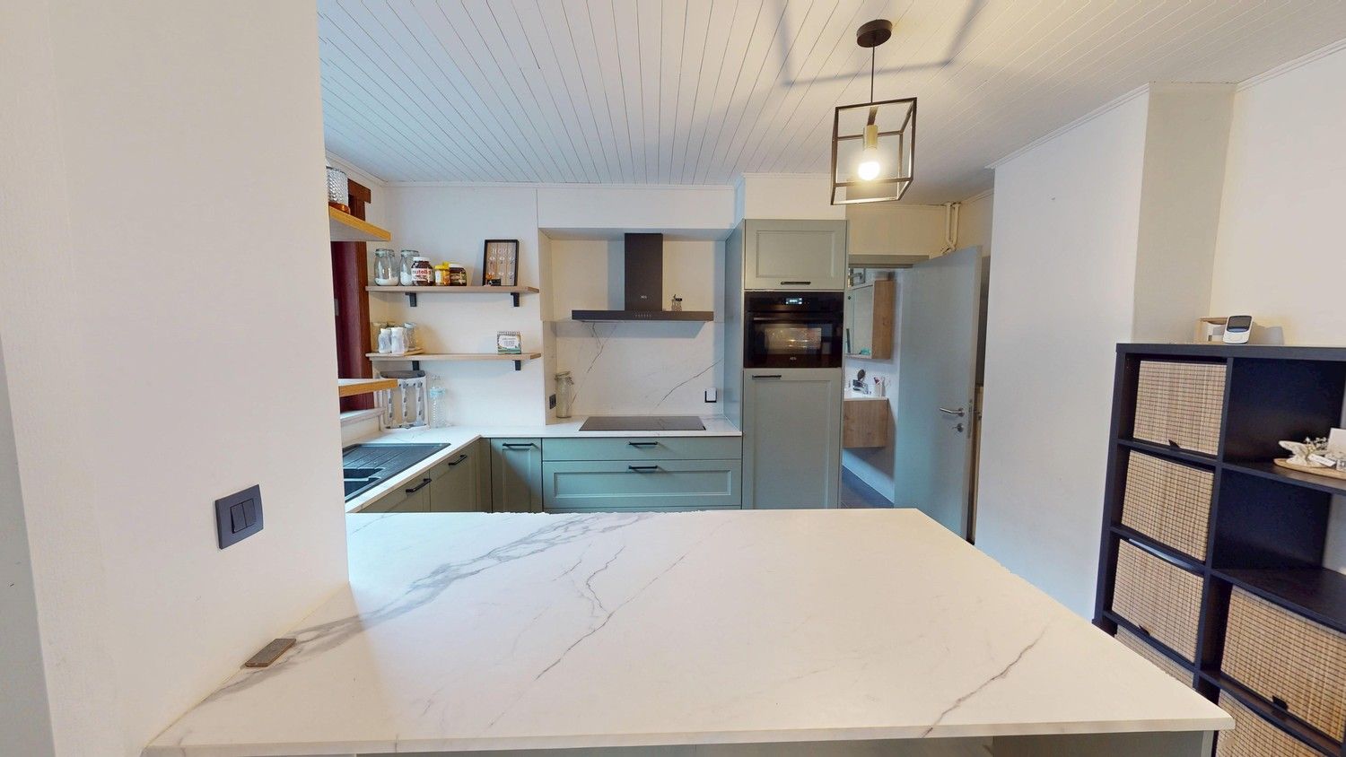 Gerenoveerde gezinswoning met 4 slaapkamers foto 4