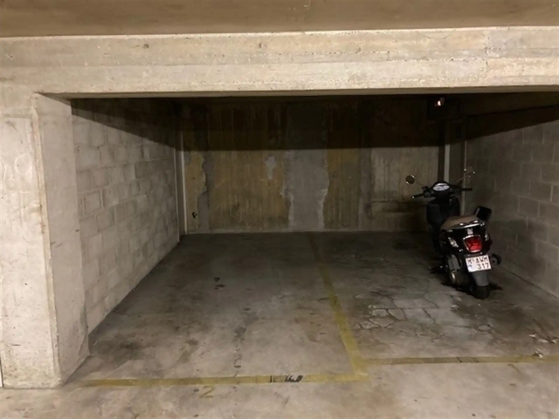 Parkeerplaats voor kleine auto - EU Wijk  foto 3