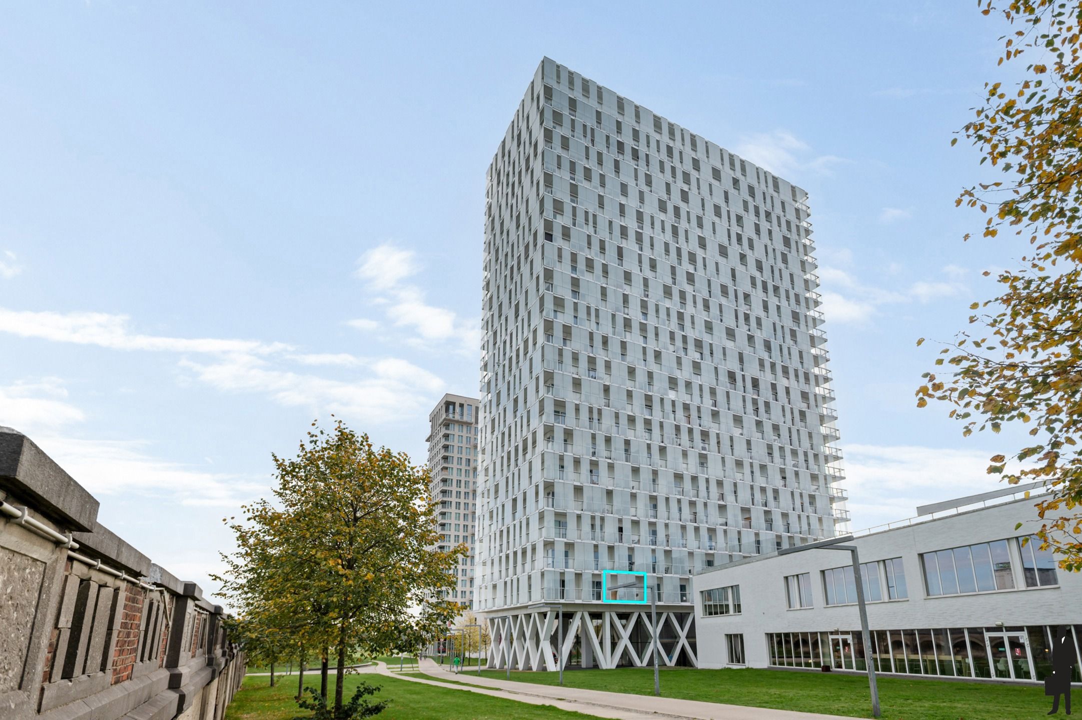 Compacte en lichtrijke studio op toplocatie in Antwerpen foto {{pictureIndex}}