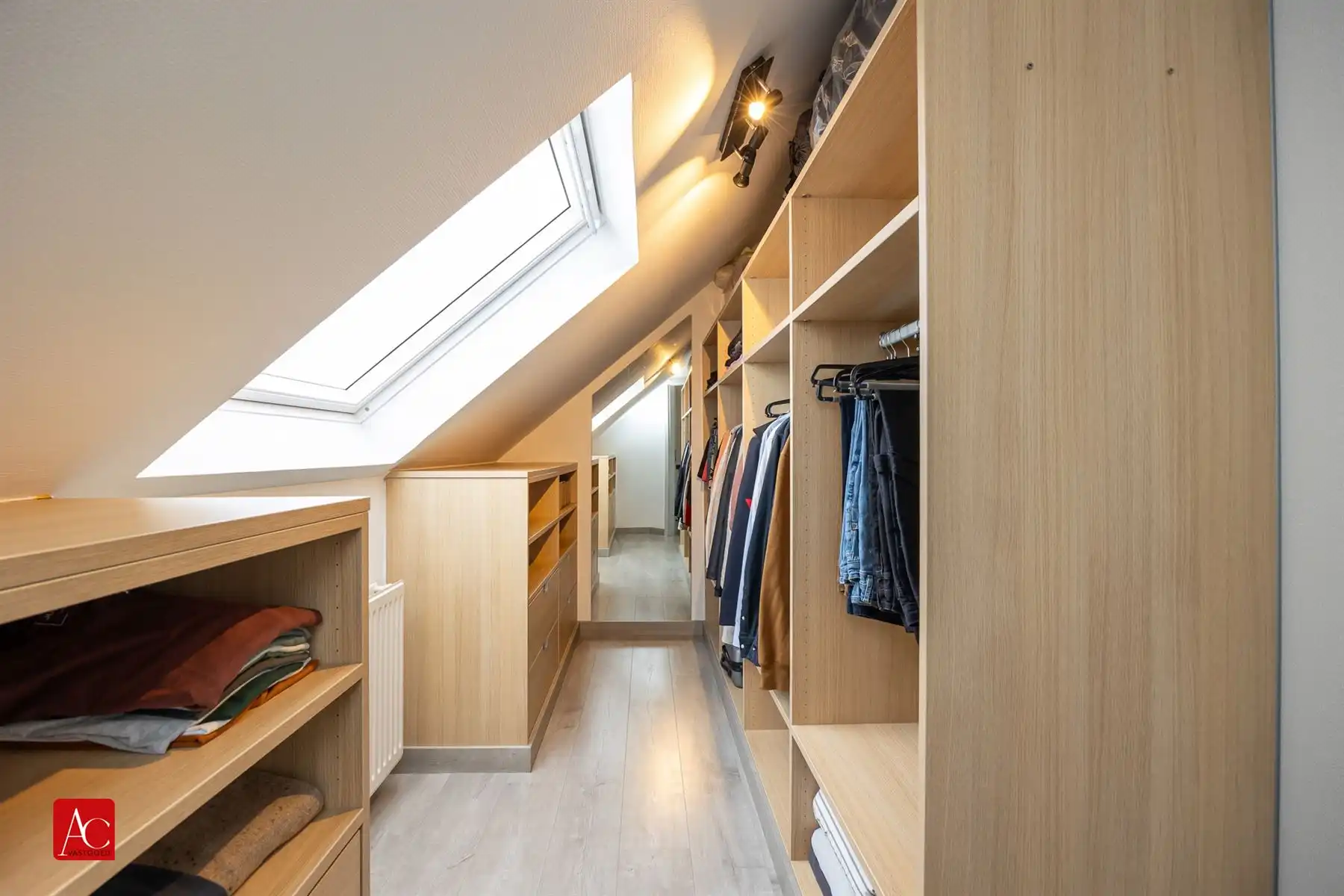 Instapklare halfopen bebouwing met garage en veranda foto 15