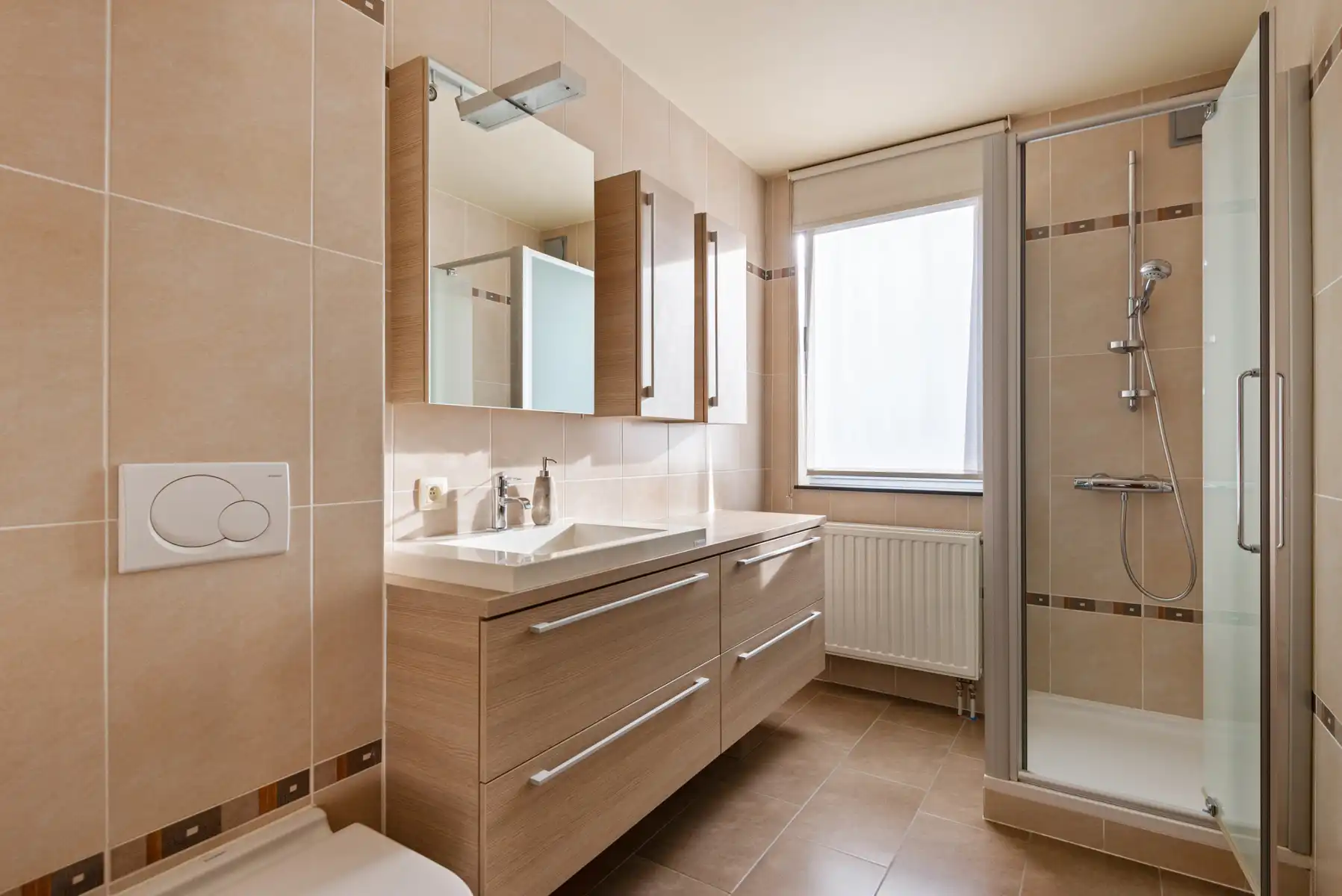 Lichtrijk hoekappartement gelegen in centrum Aartselaar foto 4