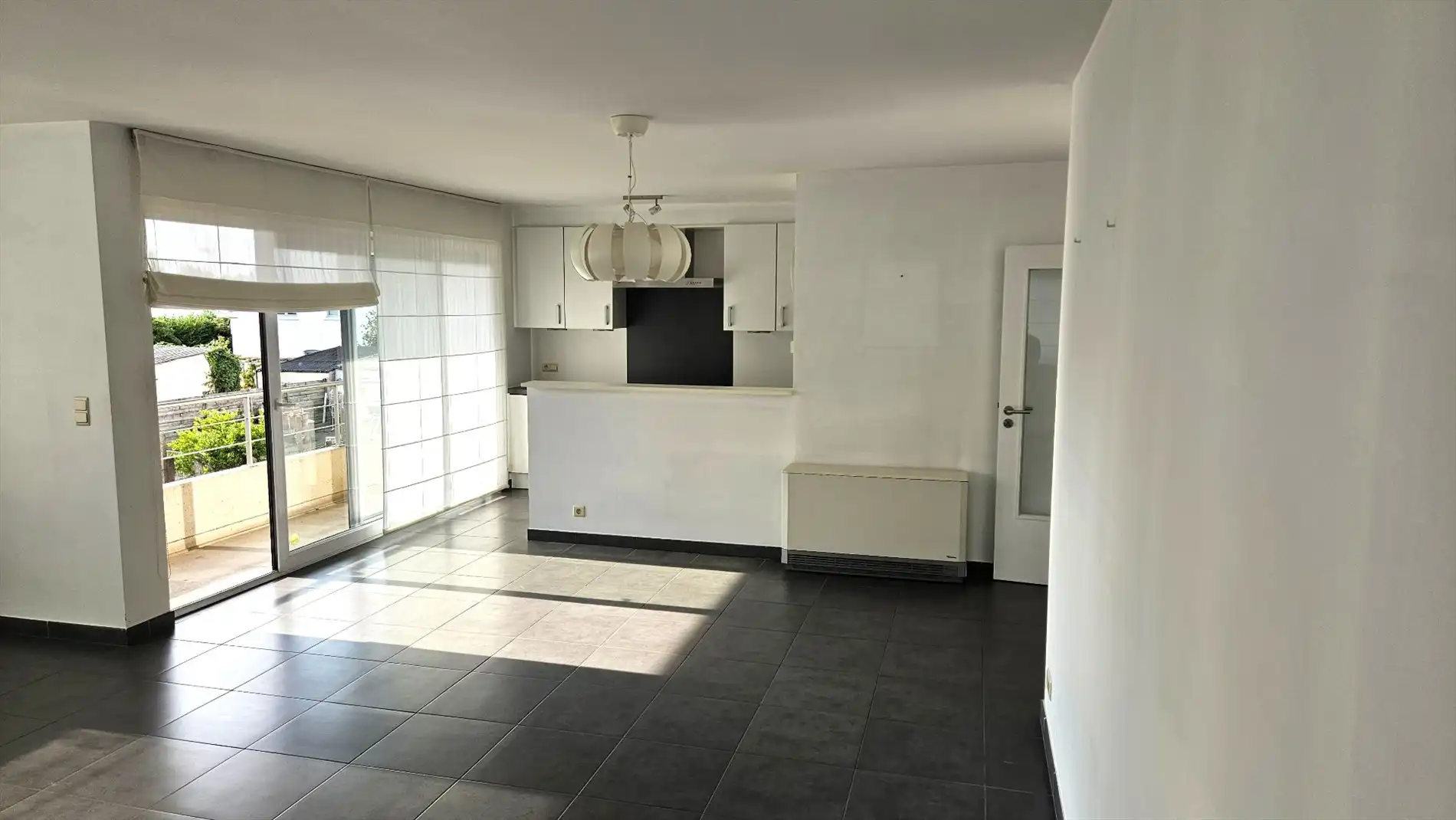 Ruim appartement met 2 slk, terras en garage foto 8