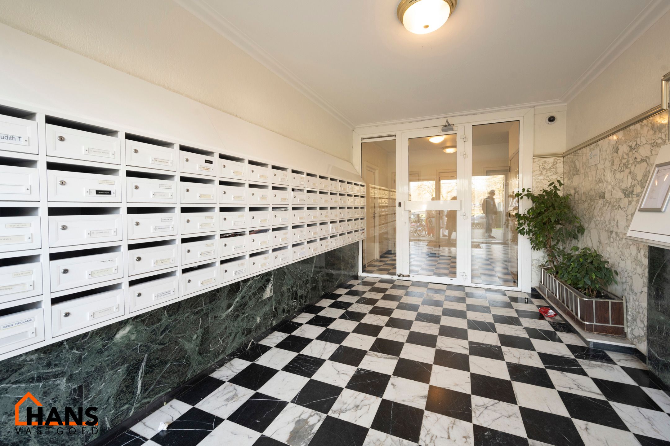 Opgefrist 3-slaapkamer appartement foto {{pictureIndex}}