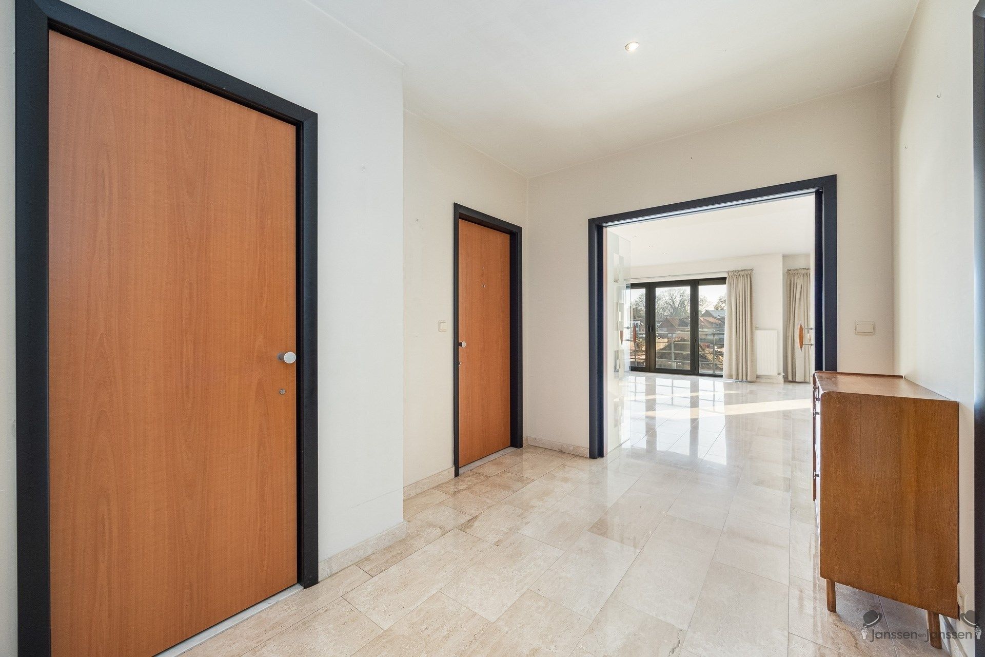 appartement met ruim terras foto 6