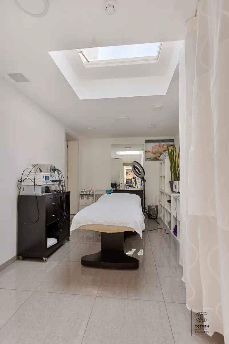 Handelspand met opbrengst te koop in Berchem foto 13