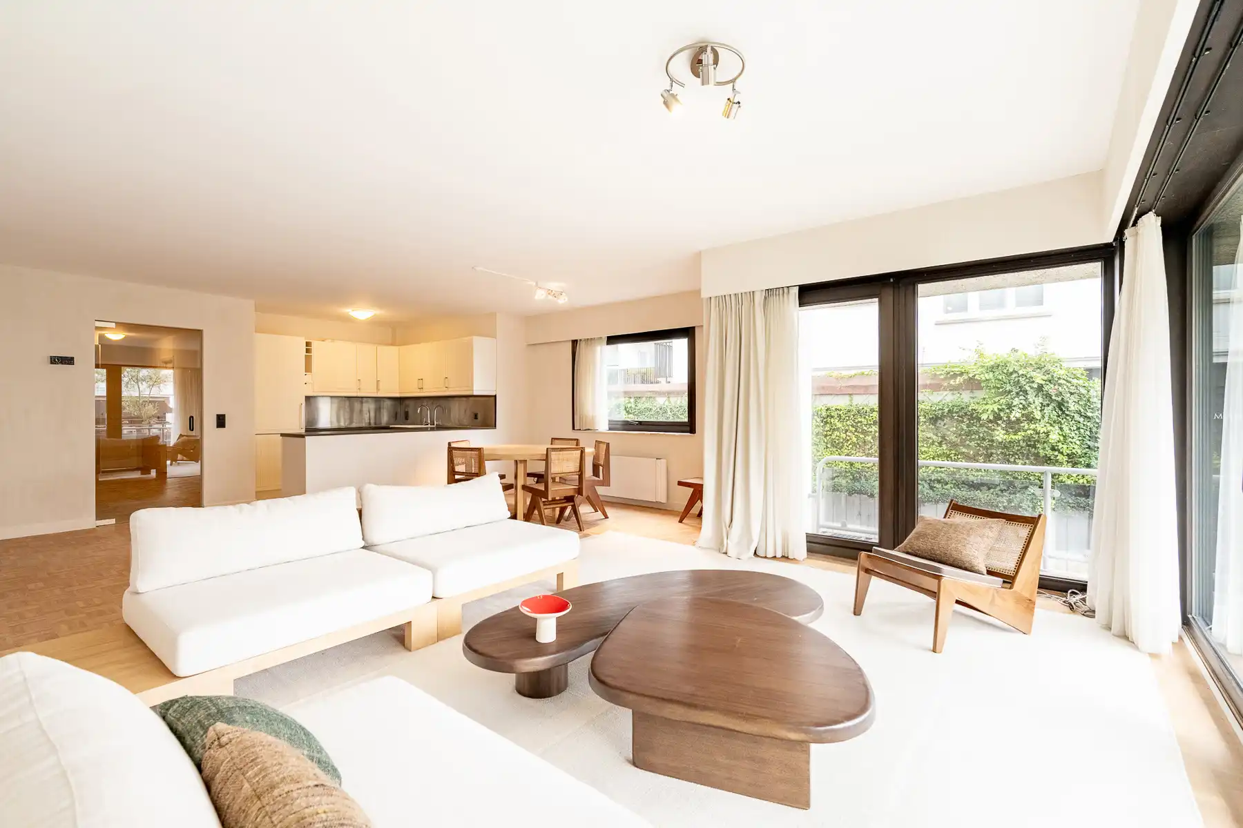 Ruim, ongemeubeld hoekappartement nabij het Albertplein  foto 2