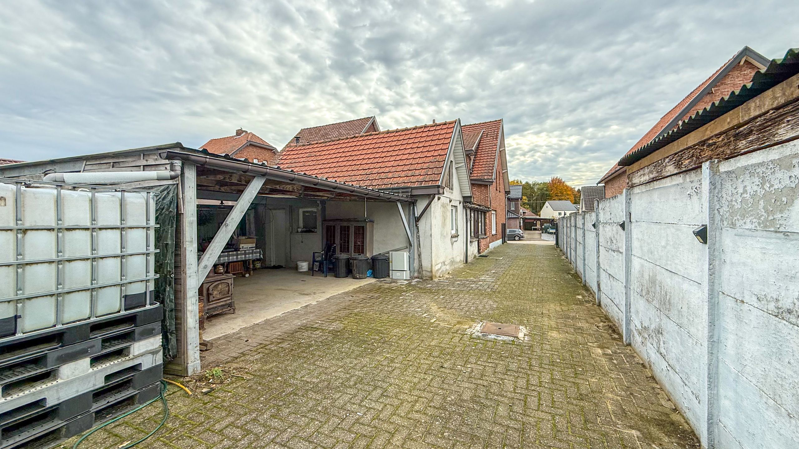 Half open gezinswoning, centraal gelegen, met 3 slaapkamers! foto 32