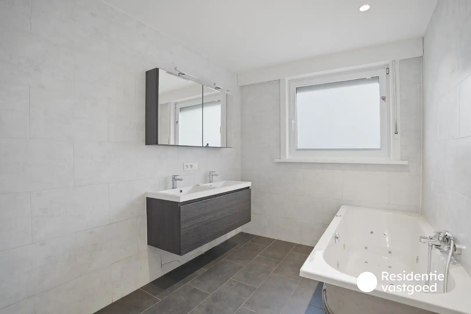 Ruime te renoveren bungalow op 959 m² met landelijk verzicht foto 7