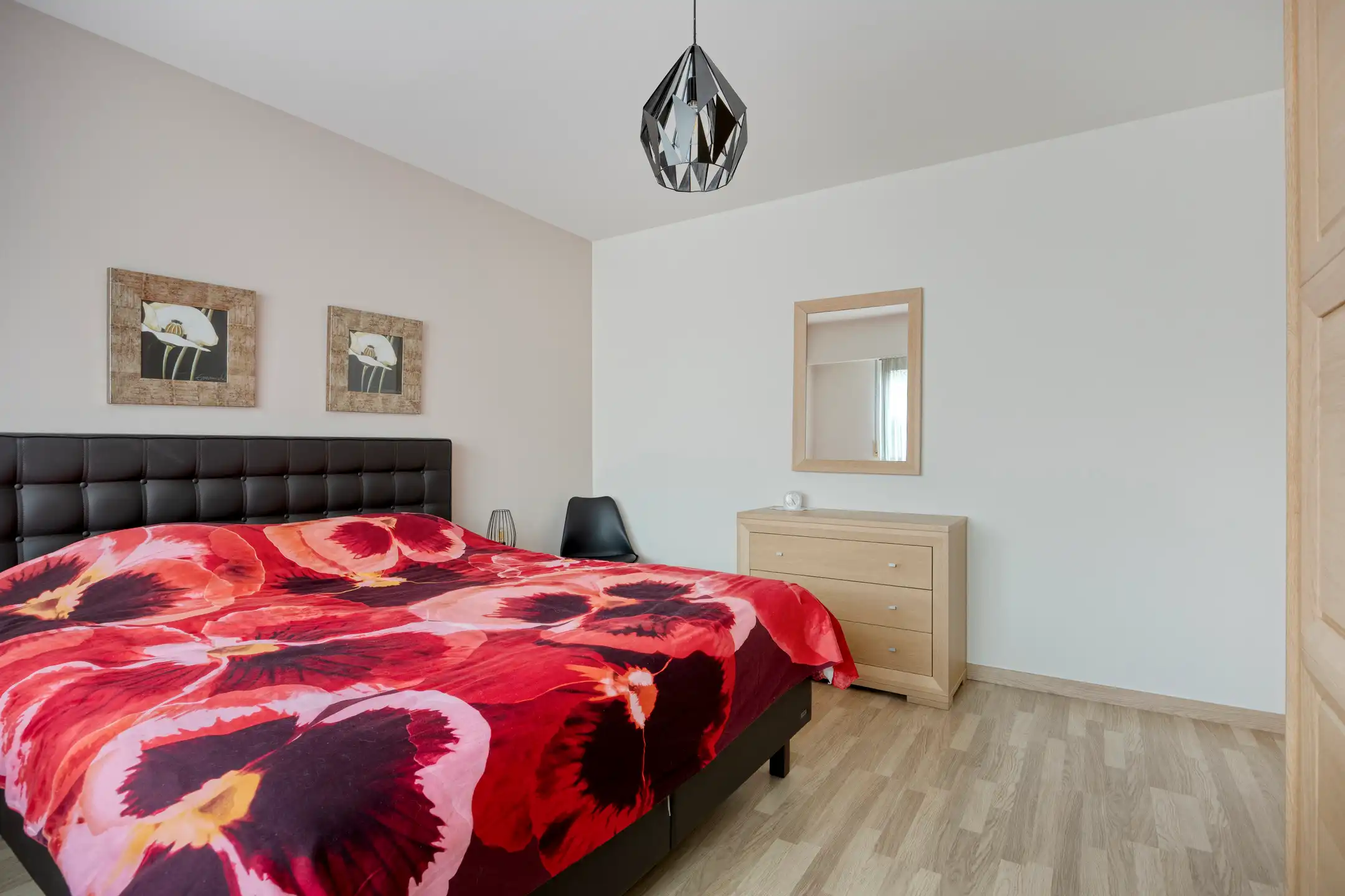 Ideale gezinswoning met 3 slaapkamers en dubbele garage foto 20