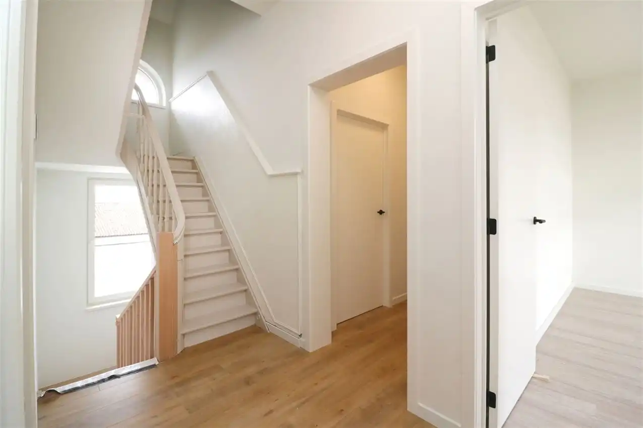 Gerenoveerde woning met 4 slpk, tuin, garage foto 17