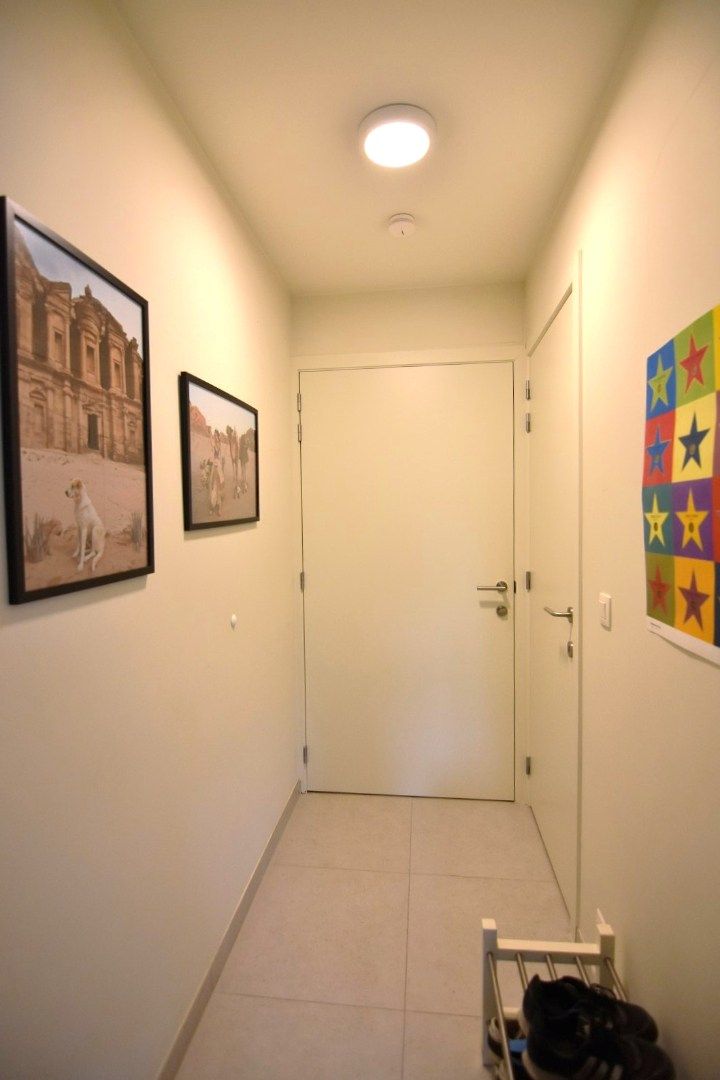 Lichtrijk 2-slpk appartement met privé parking nabij Rumbeke foto 2