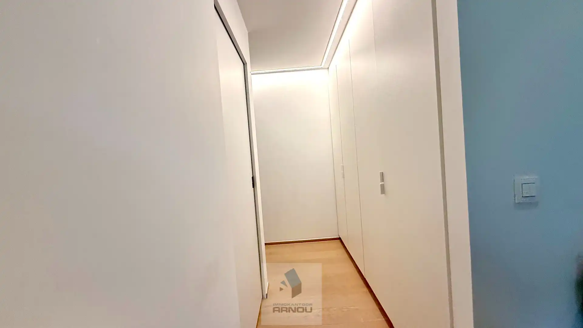Stijlvolle en ruime loft met 2 slaapkamers, dressing, overdekt terras en 2 parkeerplaatsen foto 20