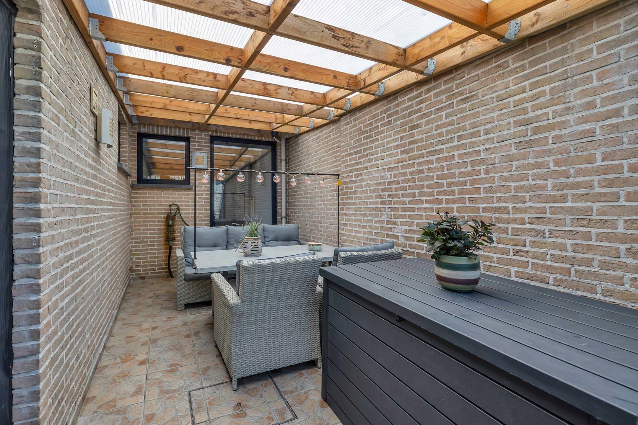 Instapklare woning met garage en tuin foto 23