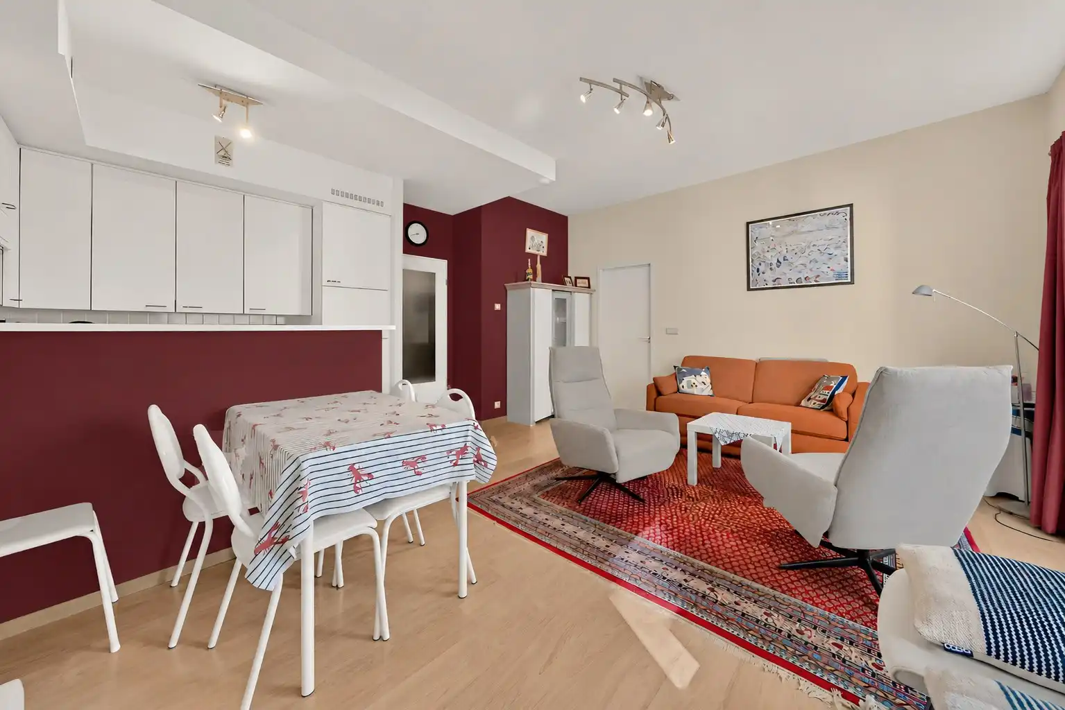 Instapklaar 1 slaapkamer appartement vlakbij jachthaven en station in centrum Oostende foto 6