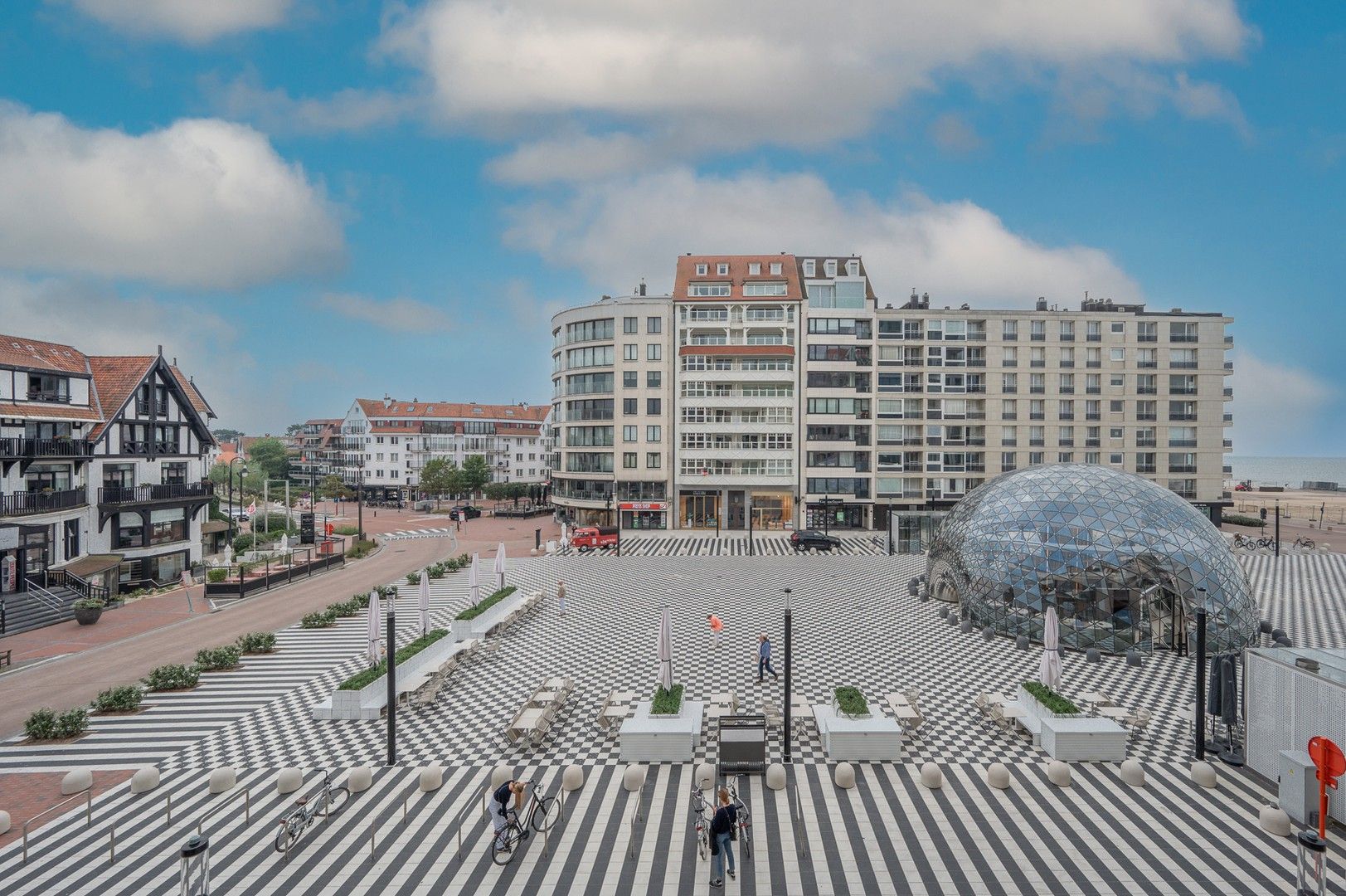 Luxueus gerenoveerd appartement met een zonnig terras en zeezicht op het vernieuwde Albertplein. foto 4