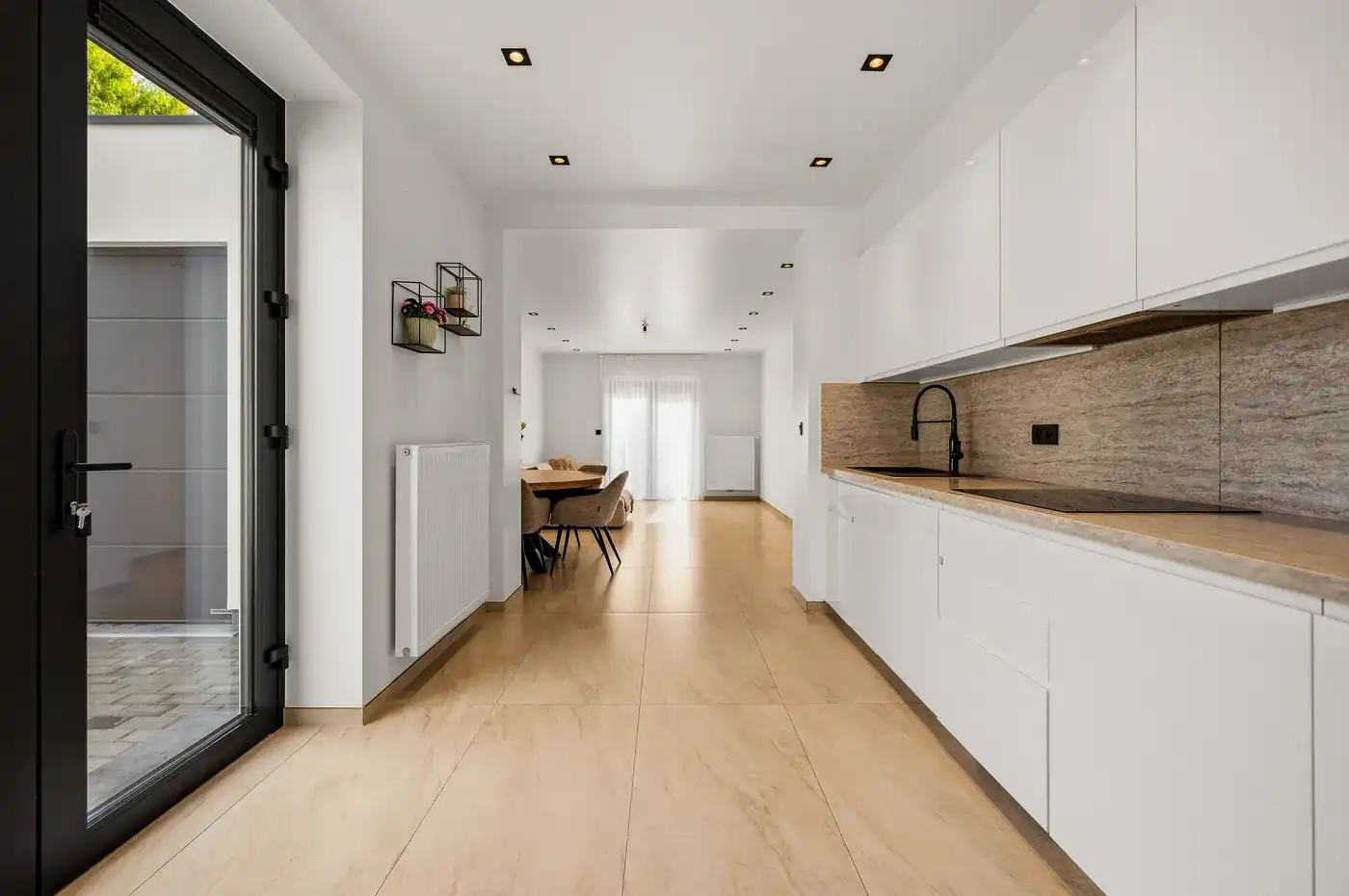 Modern gerenoveerde halfopen woning met 5 slaapkamers, tuin en garage in Tienen foto 9