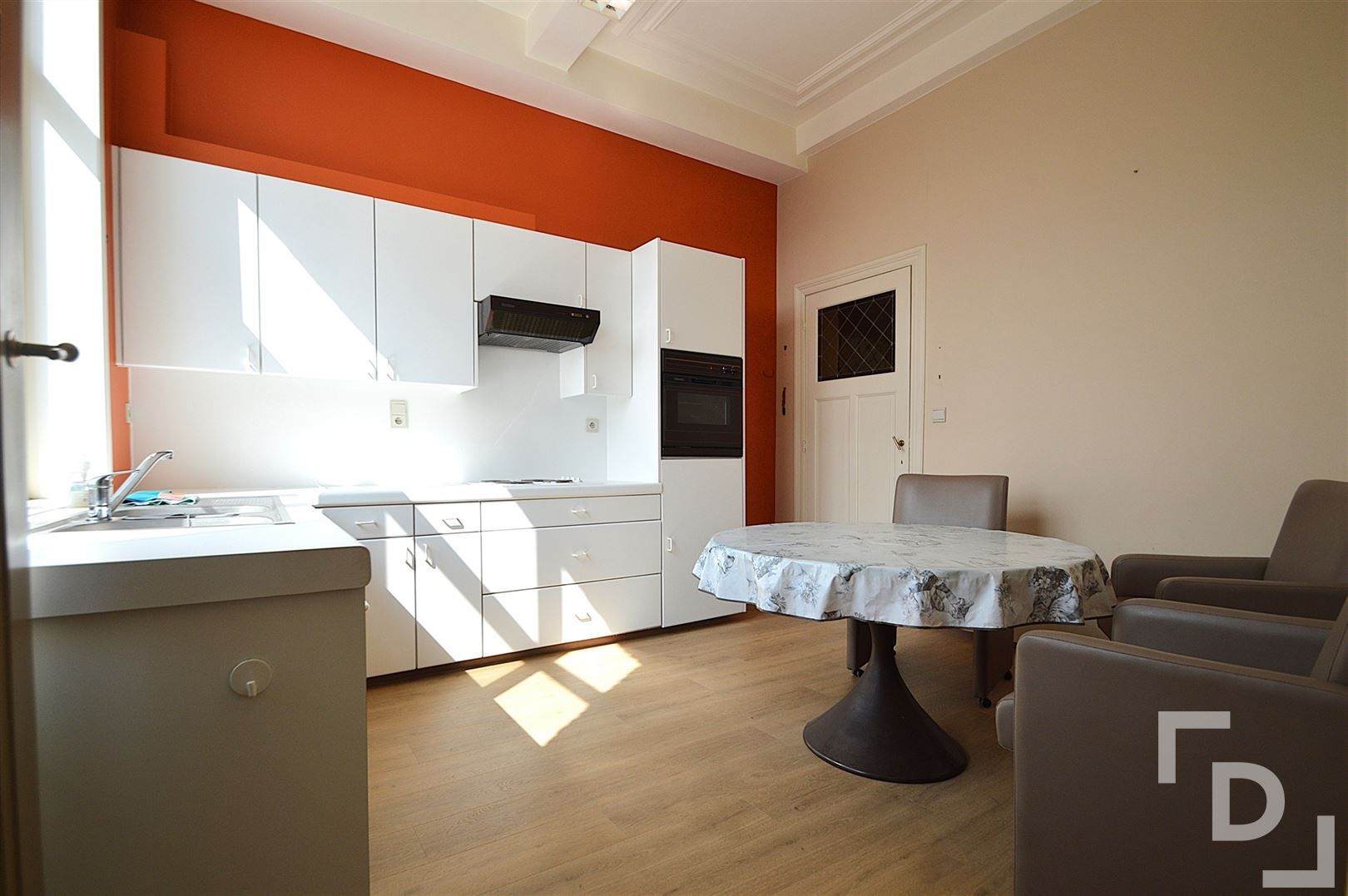 Ruim appartement op toplocatie in Ieper. foto 14