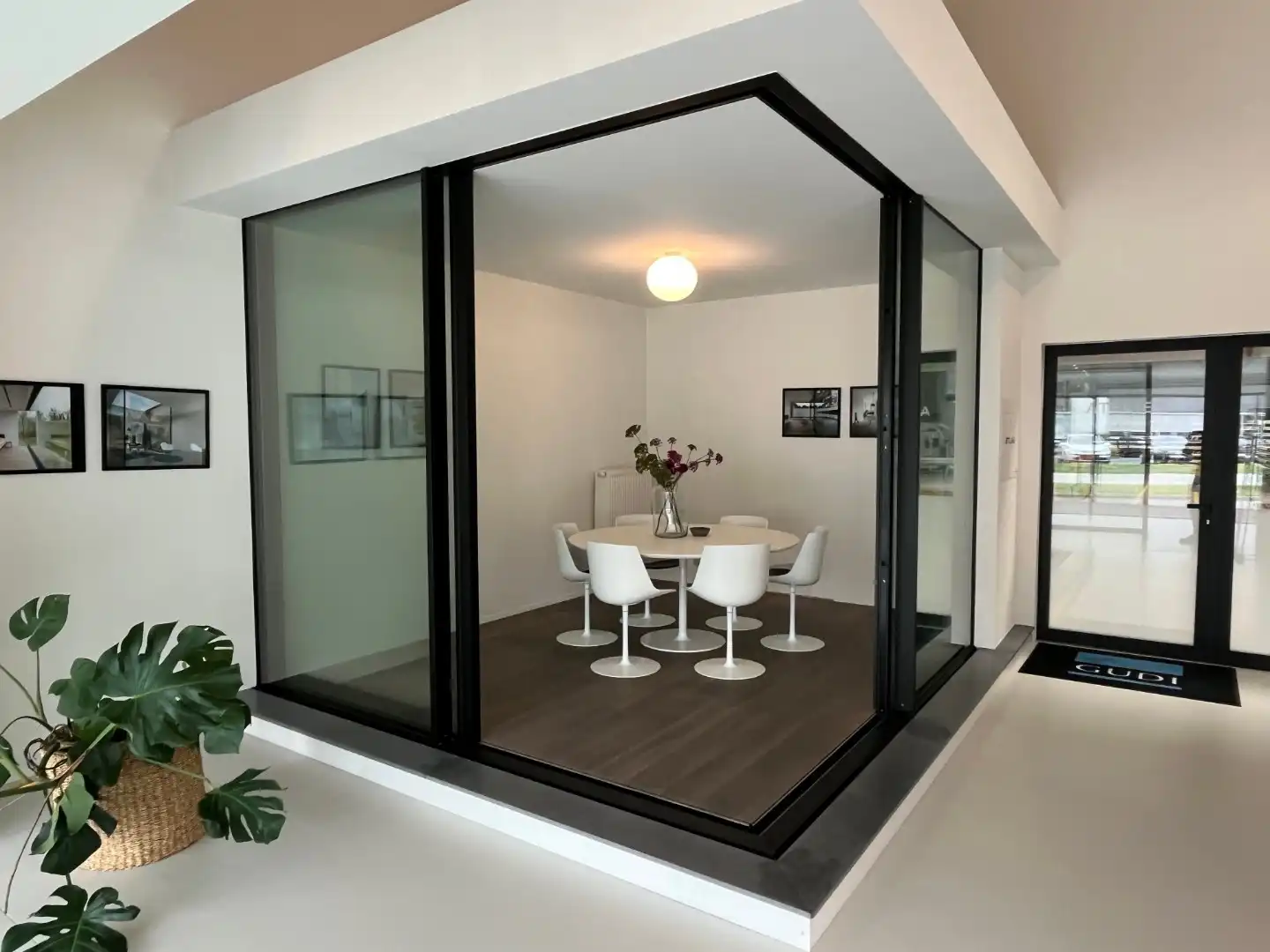 Een welgelegen bedrijfspand (KMO - industrie) van 2.815m² foto 3