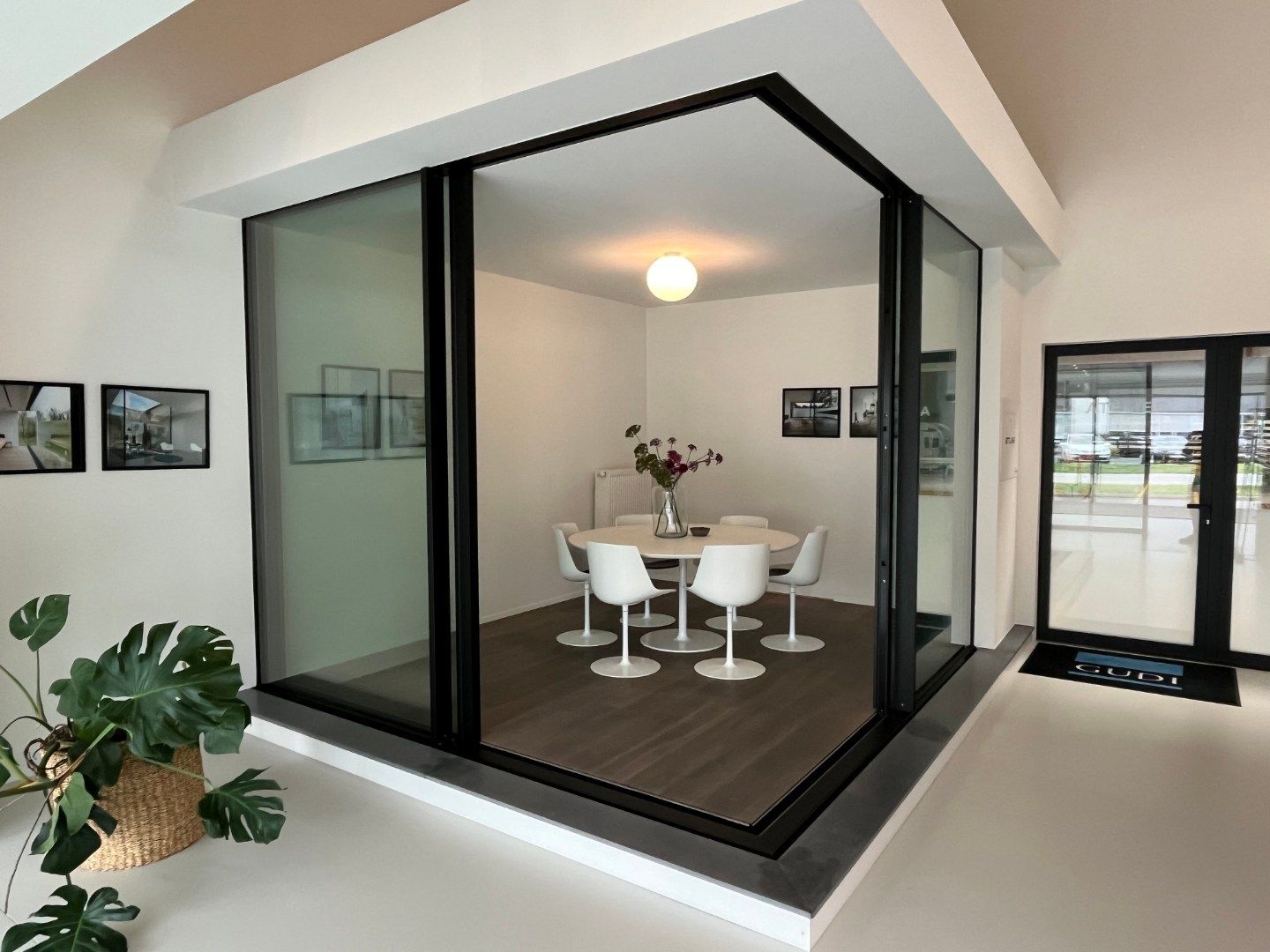 Een welgelegen bedrijfspand (KMO - industrie) van 2.815m² foto 3