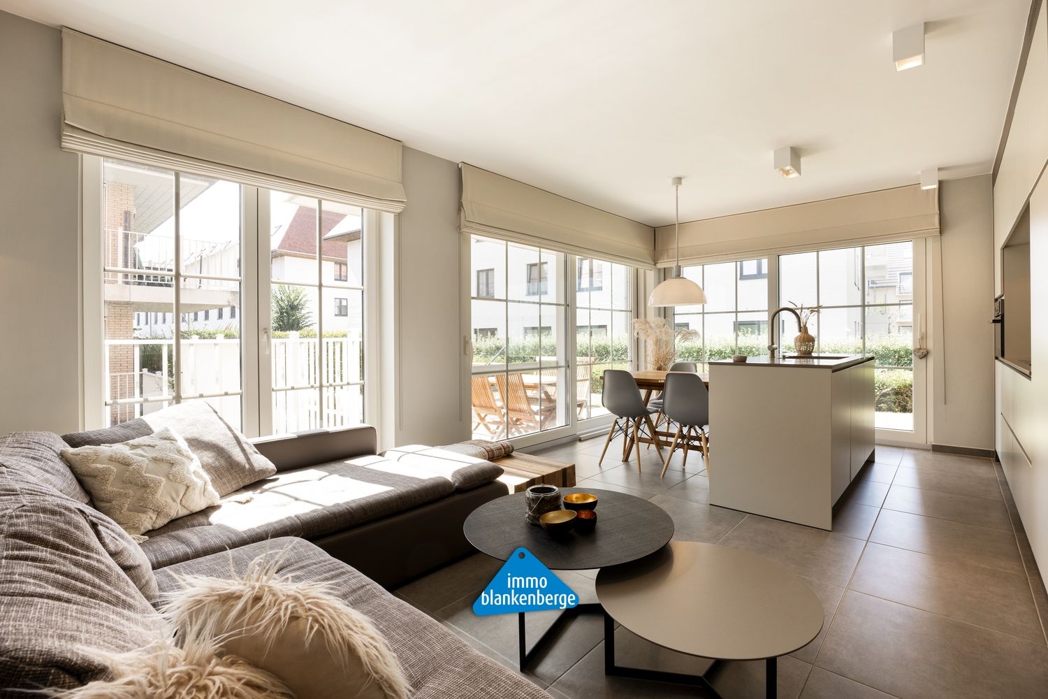 Gelijkvloers 2-slaapkamerappartement met tuin en luxe afwerking in De Haan foto 5