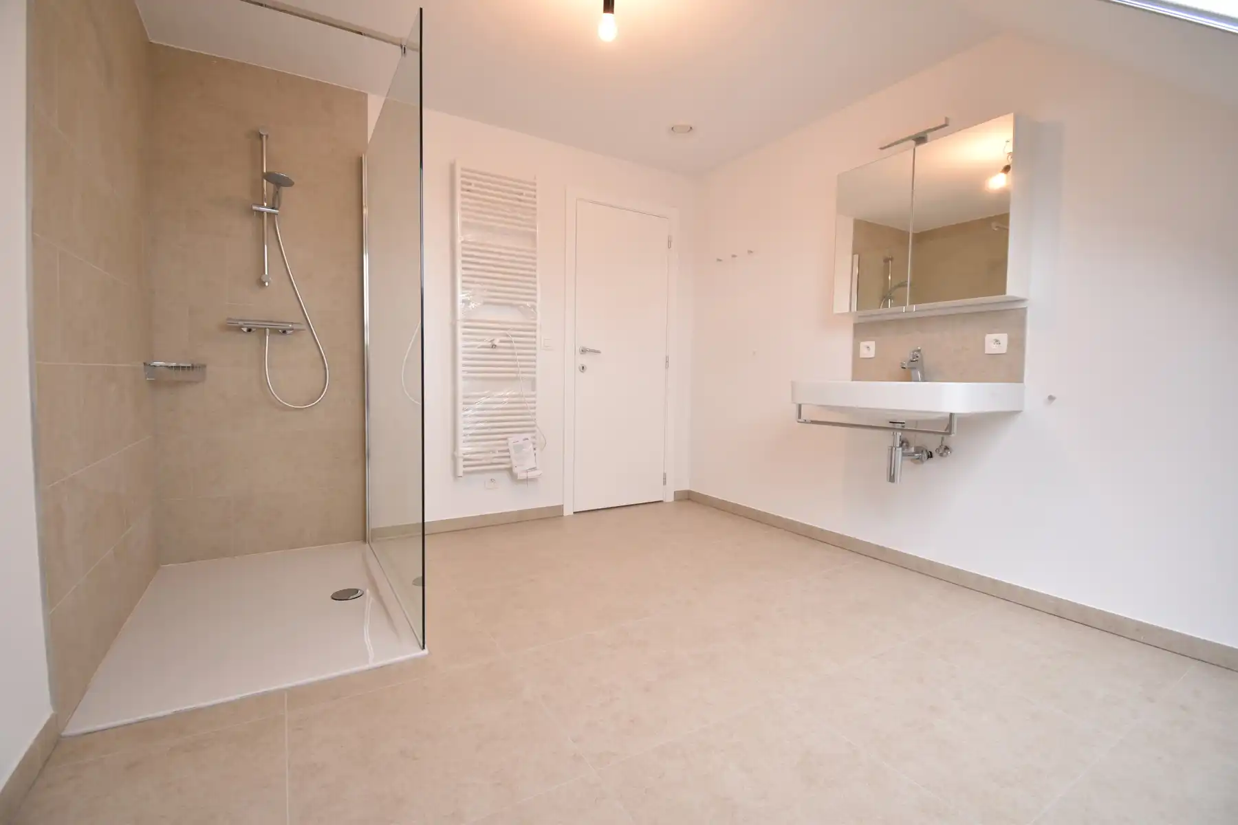 Recente gezinswoning met 3 slaapkamers foto 15