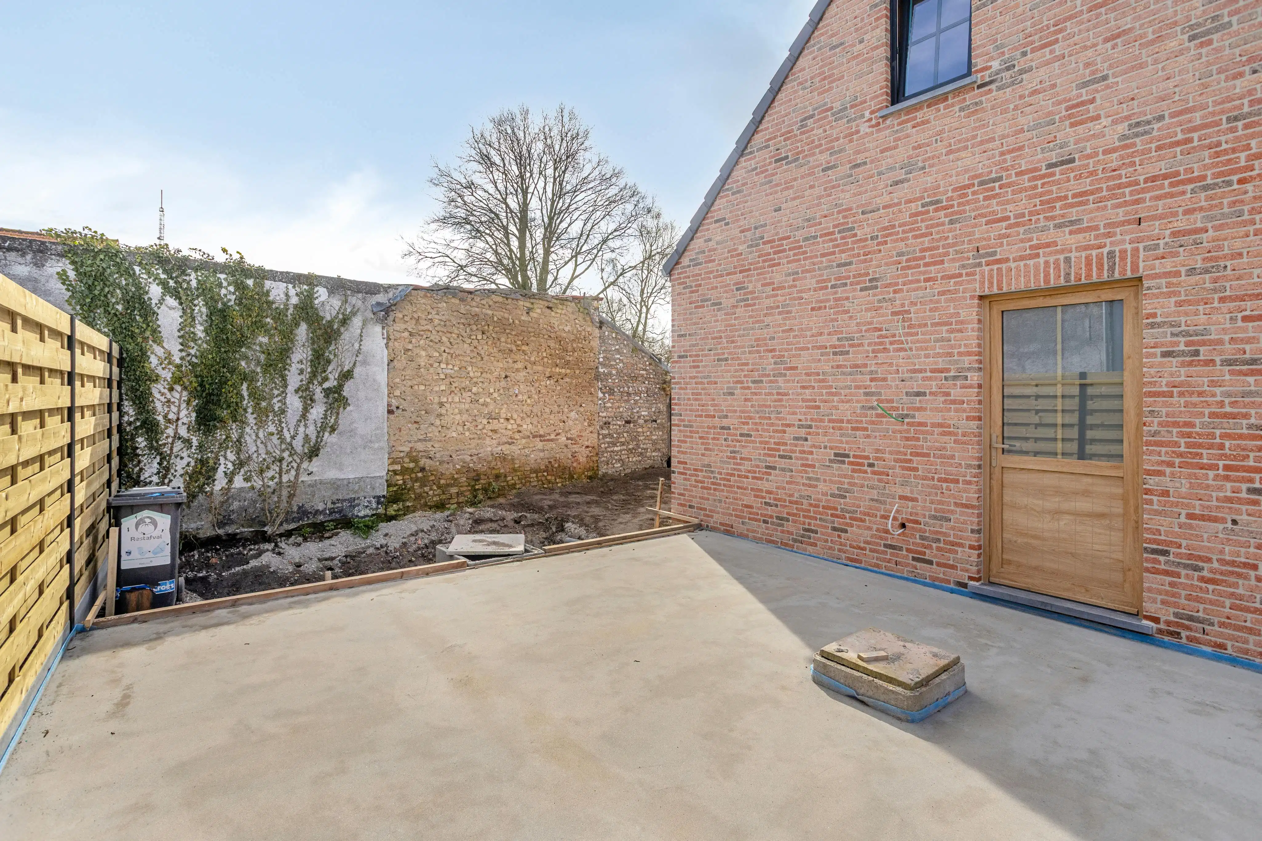 Halfopen nieuwbouwwoning te koop met 3 kamers, oprit en tuin foto 5