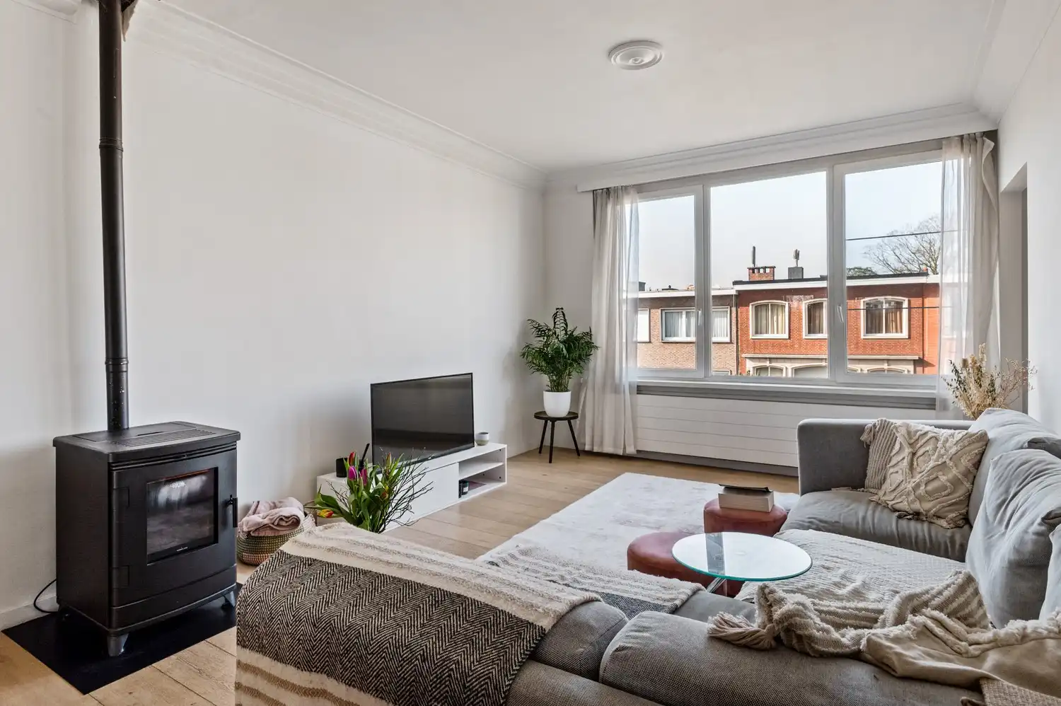 Charmant 2-slaapkamerappartement met terras in een rustige straat te Deurne foto 4